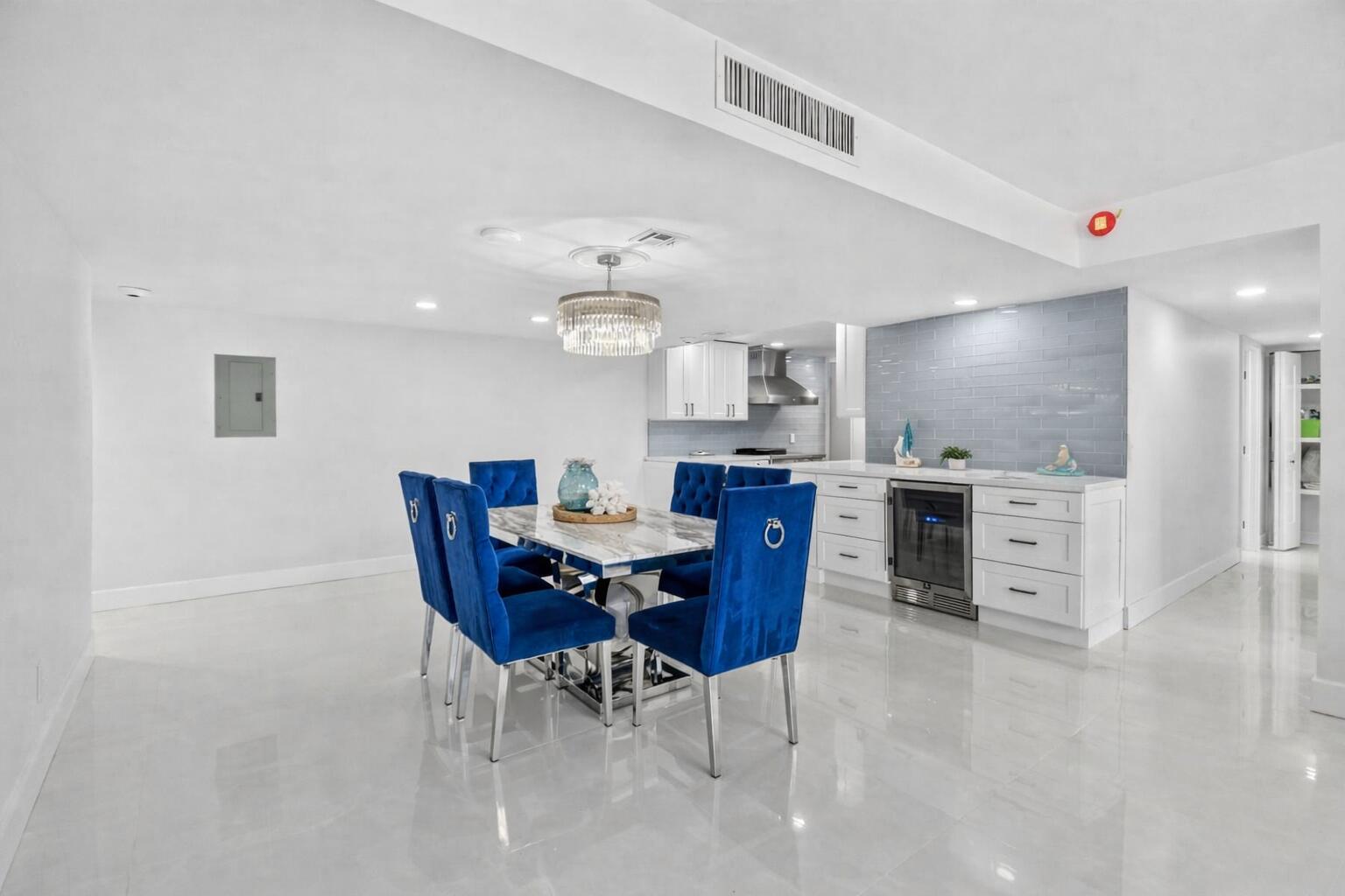 PALM BEACH HOUSE CONDO - Residential