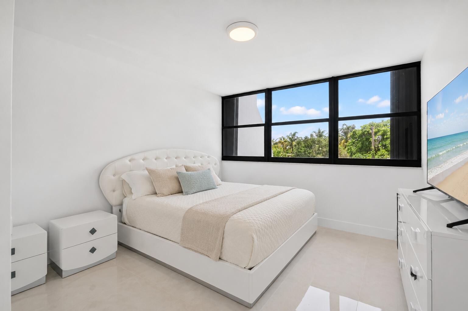 PALM BEACH HOUSE CONDO - Residential