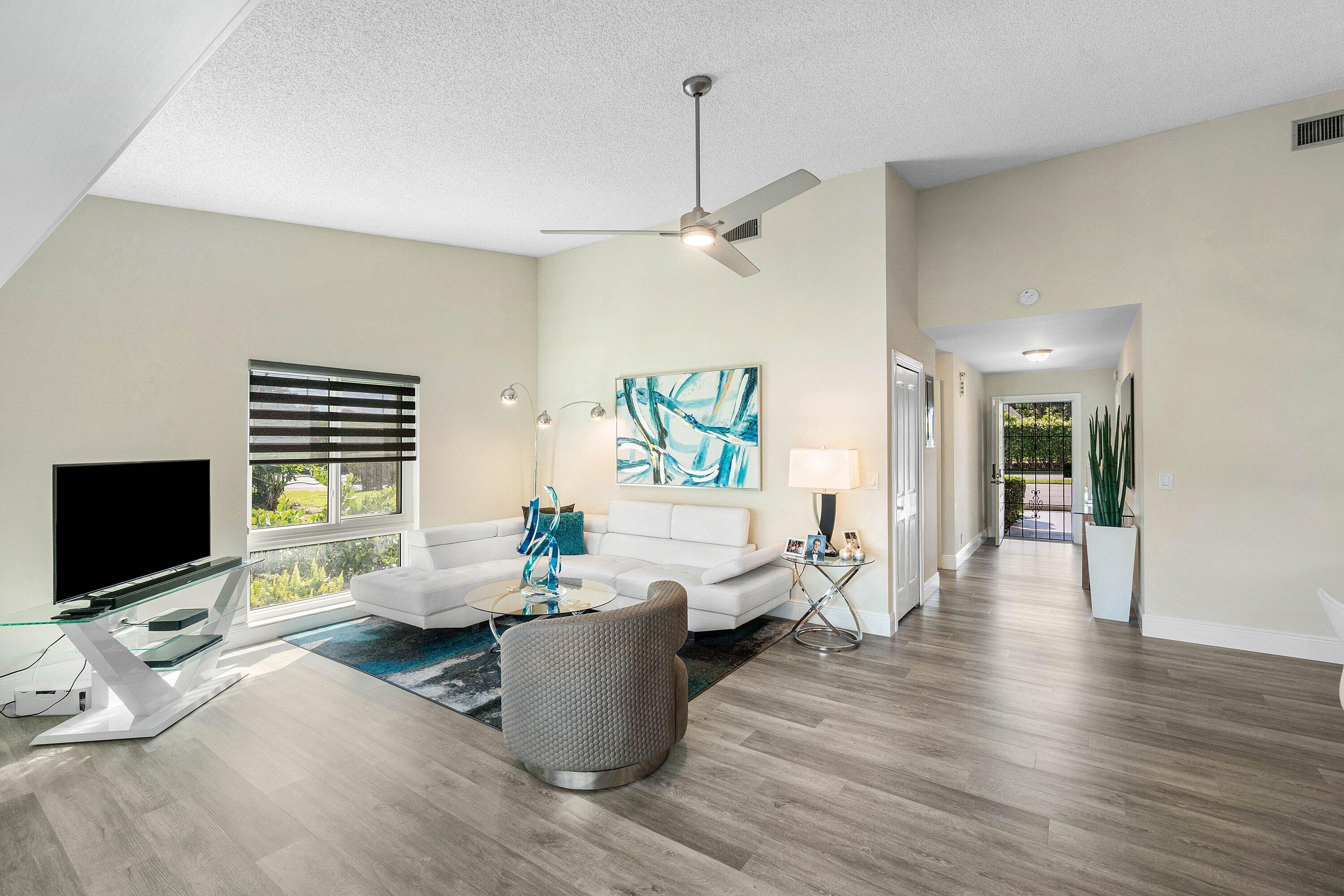 LAGO DEL REY NORTH CONDO - Residential