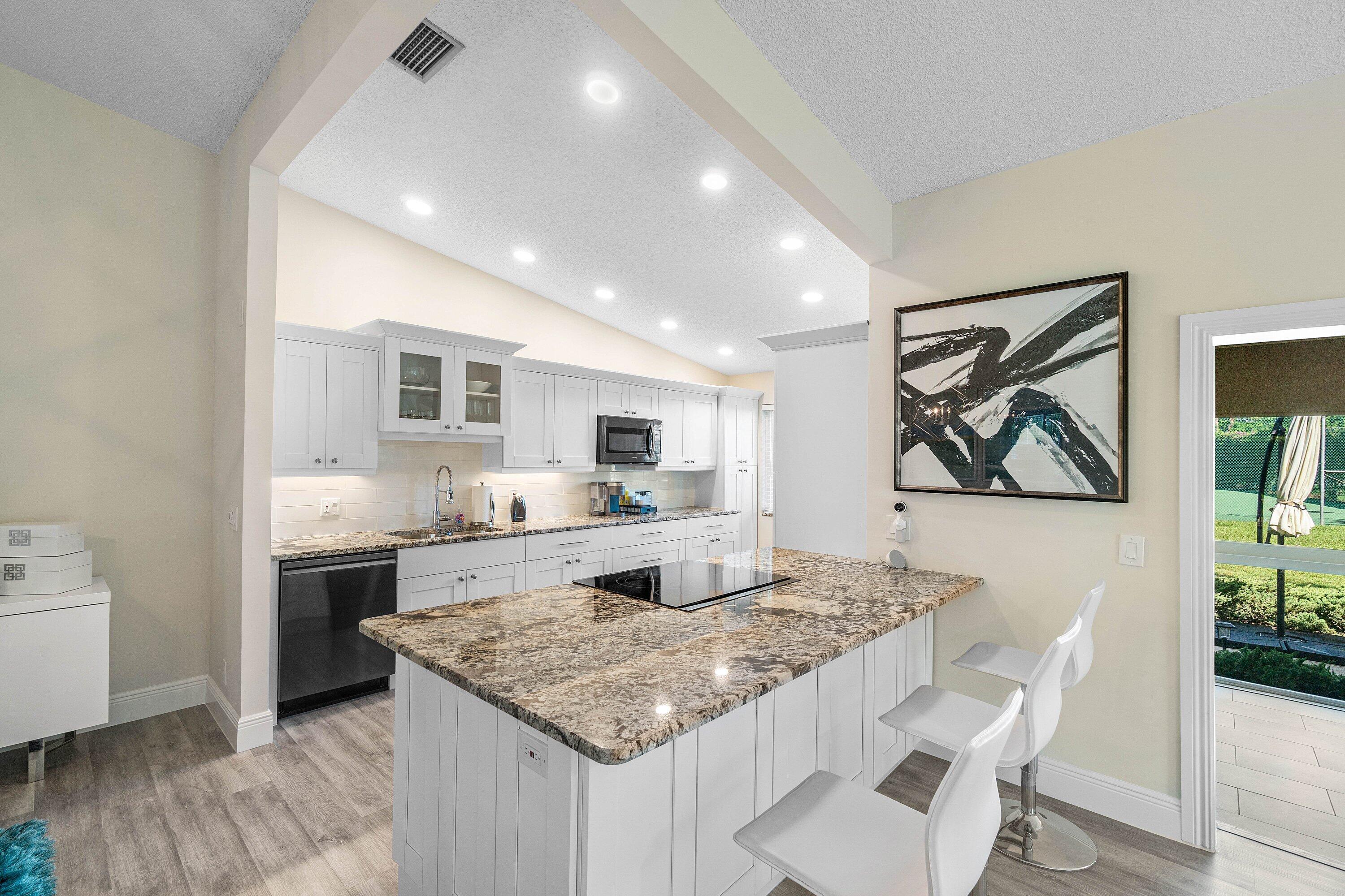 LAGO DEL REY NORTH CONDO - Residential