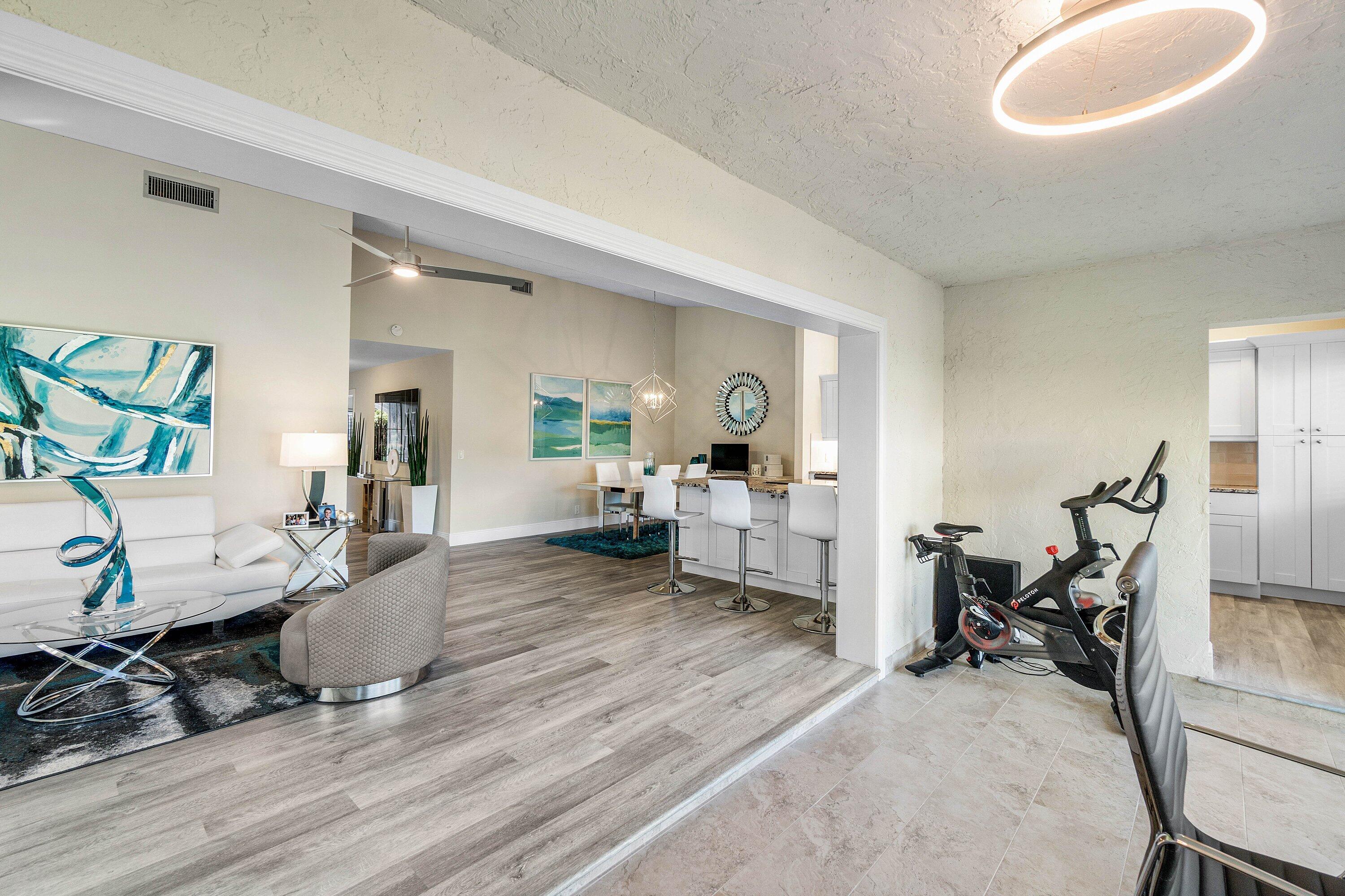 LAGO DEL REY NORTH CONDO - Residential