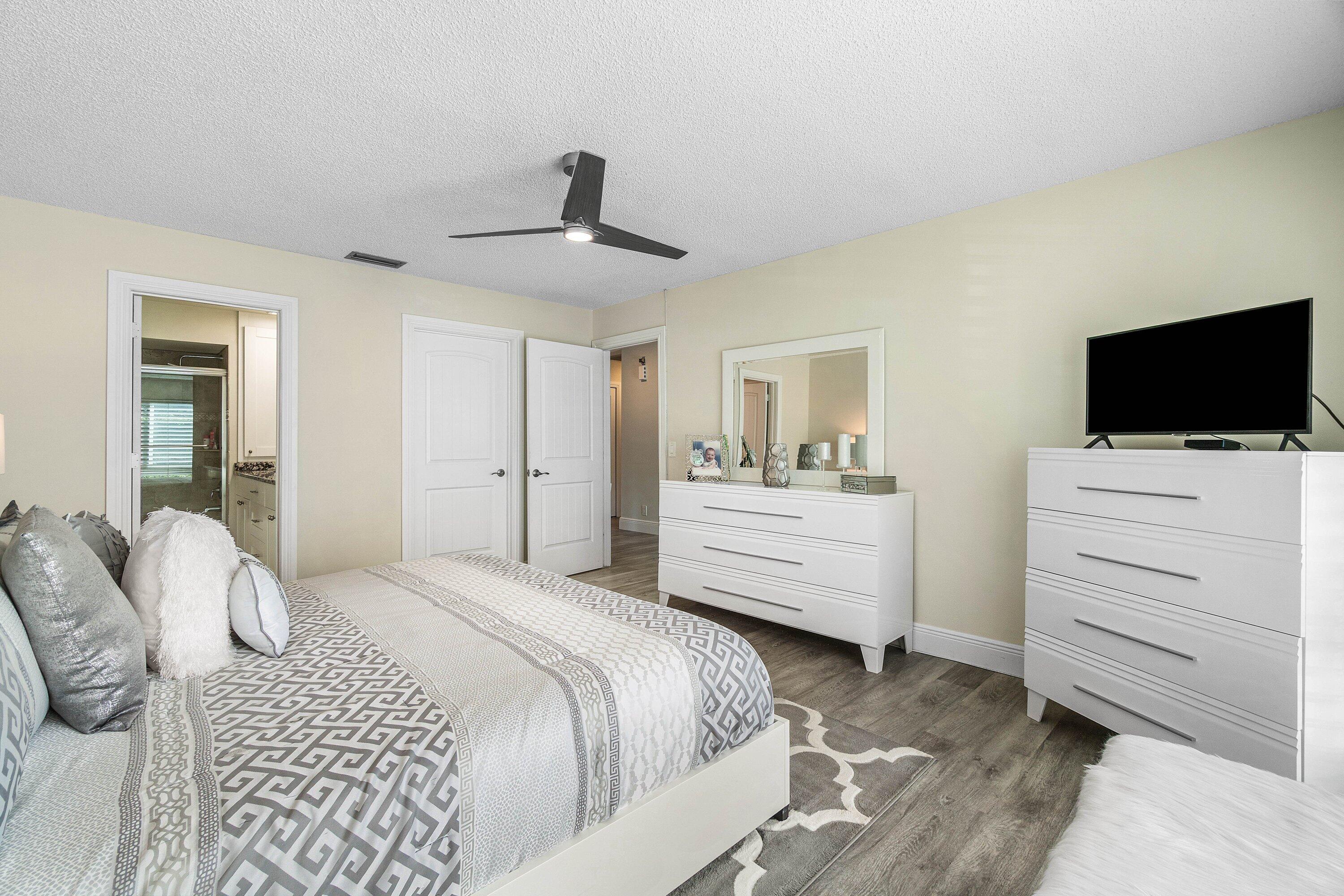 LAGO DEL REY NORTH CONDO - Residential