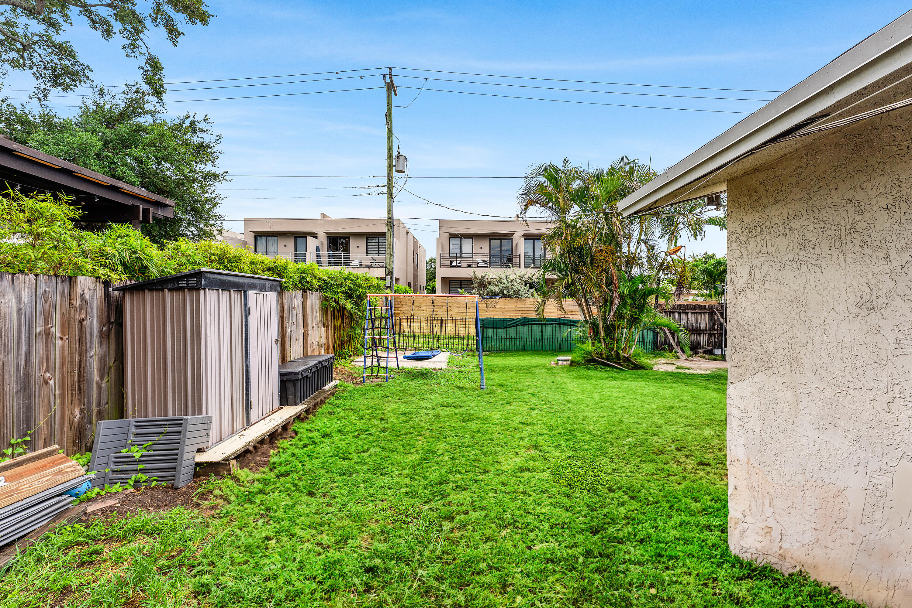 LAUDERDALE - Residential Income