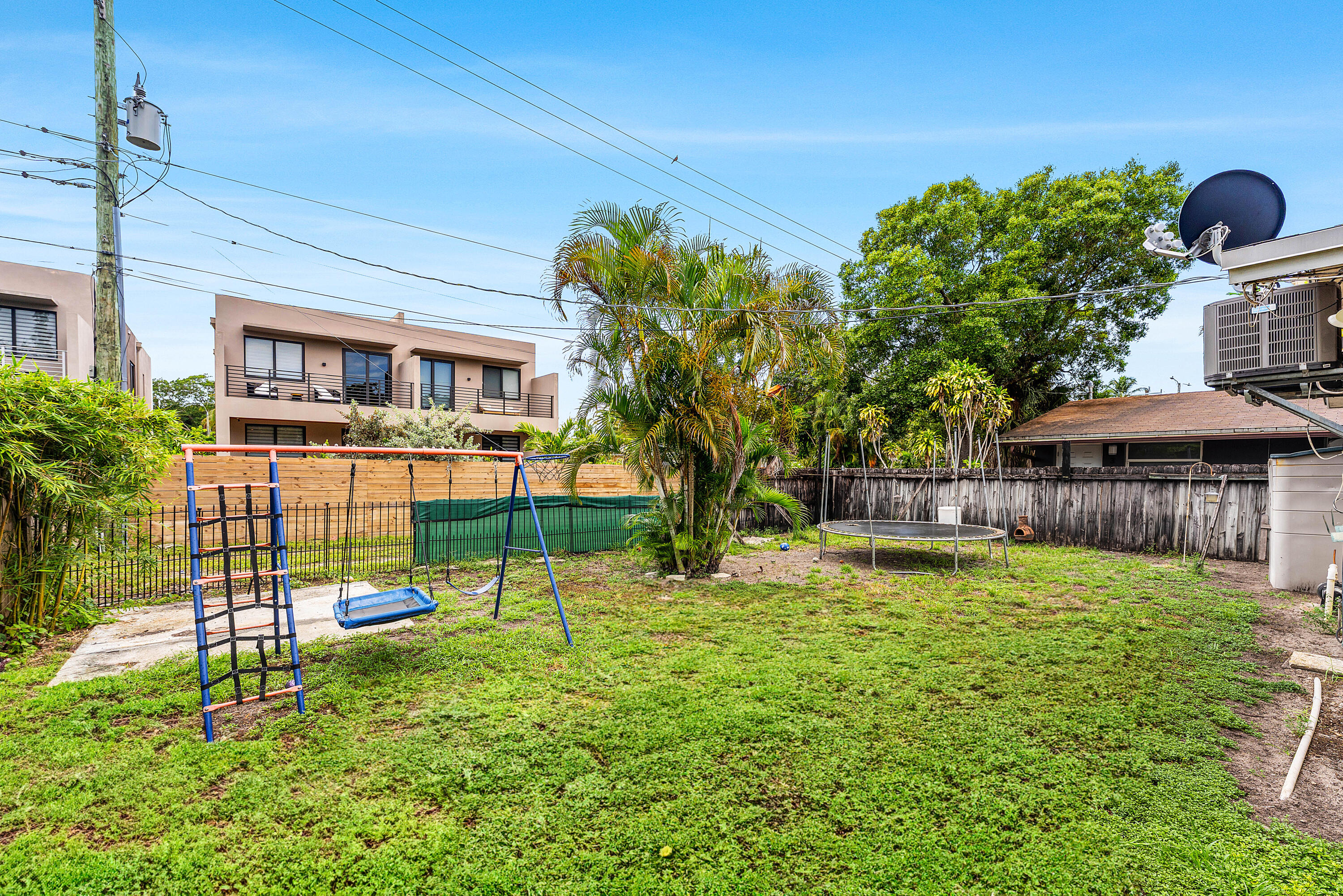 LAUDERDALE - Residential Income