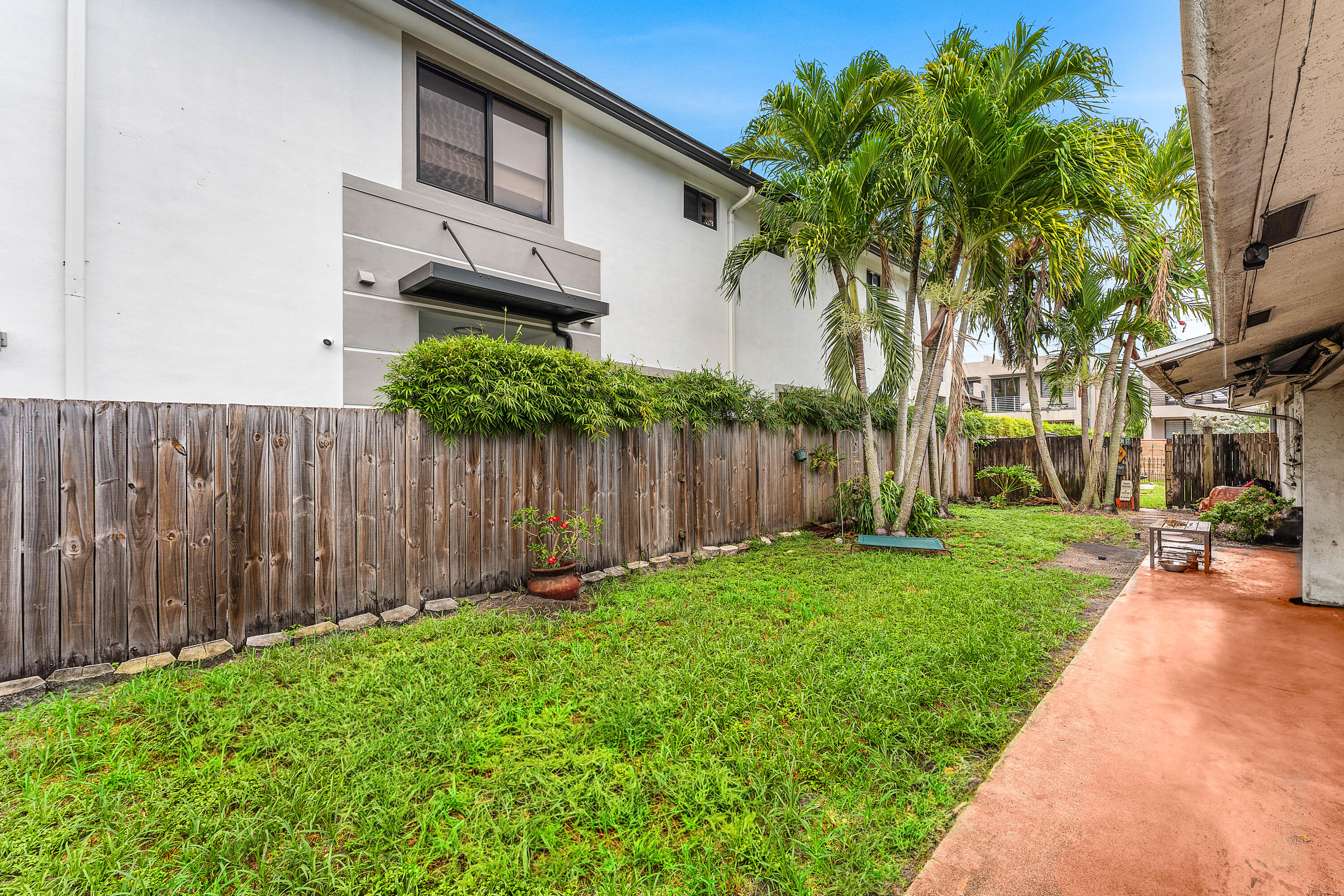 LAUDERDALE - Residential Income