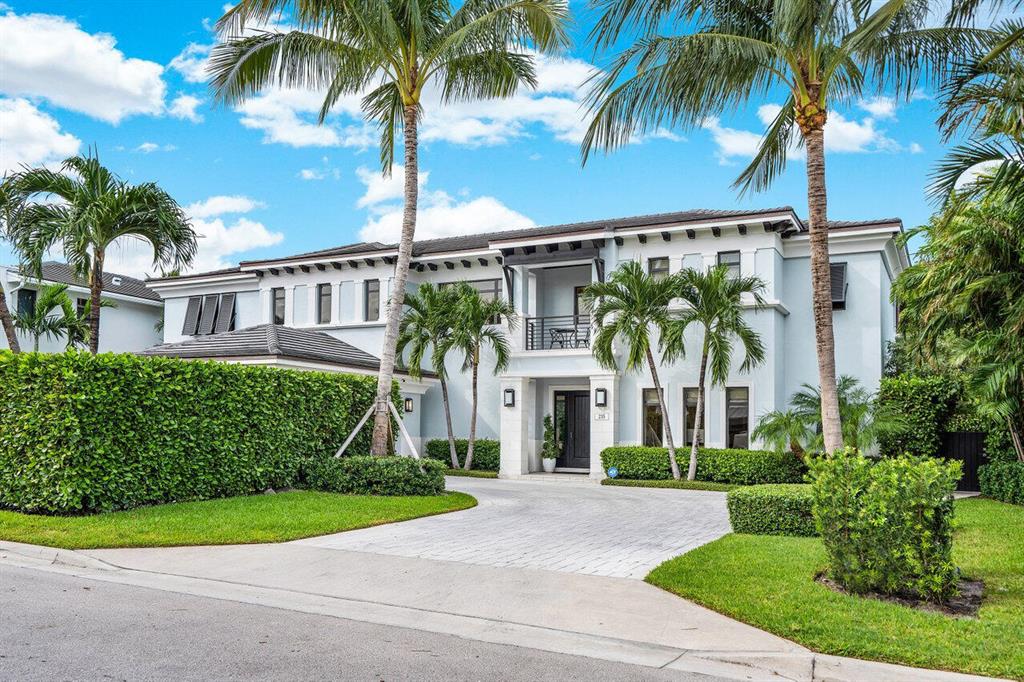 Well constructed 4 BR/4.5 BA home on lake block in the South End with modern floorplan and beautiful finishes throughout. Gorgeous landscaping and outdoor spaces that include a 75 foot lap pool and covered grill area. Generous master suite with walk-in closets and terrace. Other features include open kitchen/family room, gym, office/den, hurricane impact glass, generator, & 2 car garage. A must see!