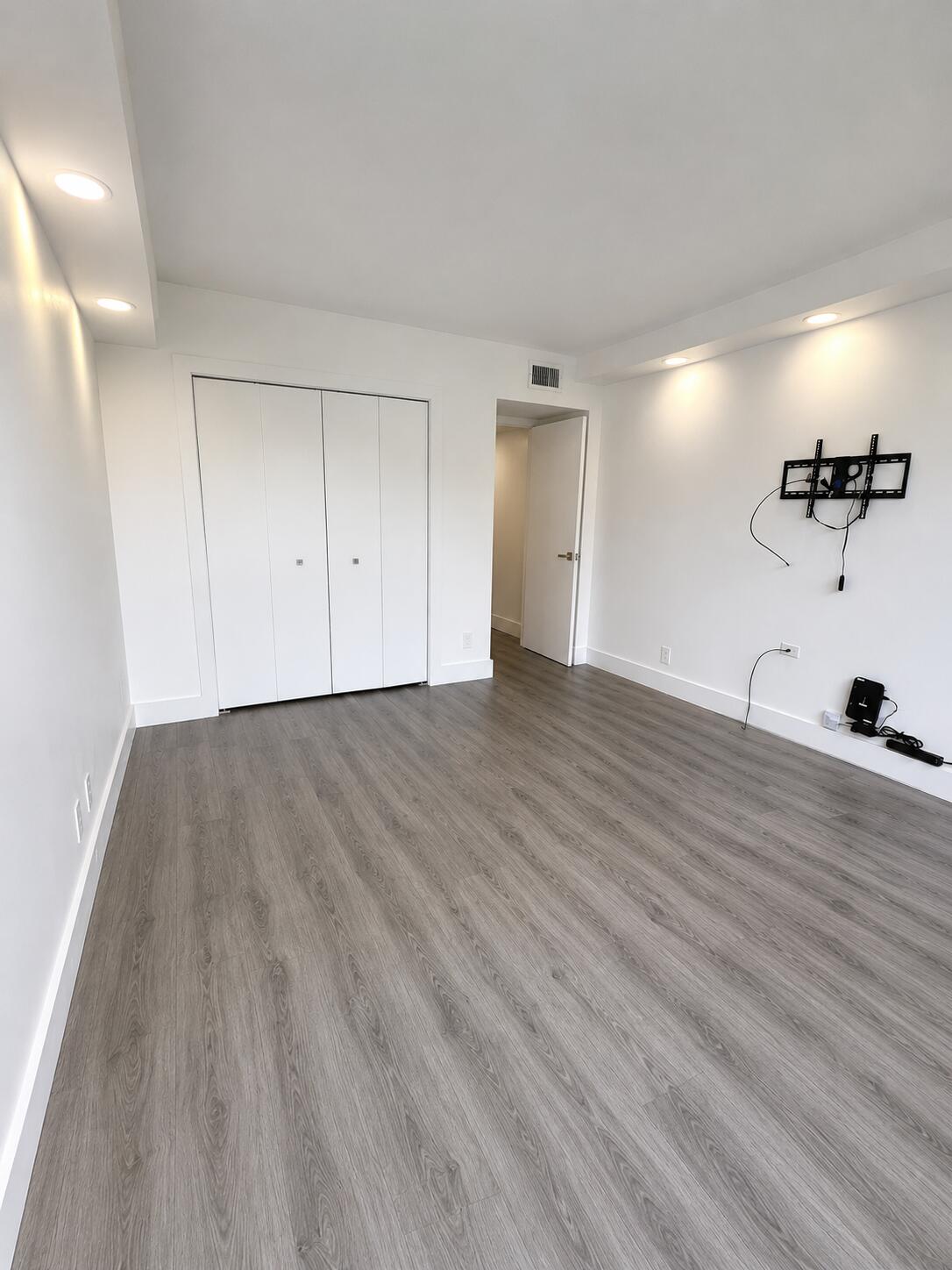 NO 77 PALM-AIRE COUNTRY CLUB - Residential