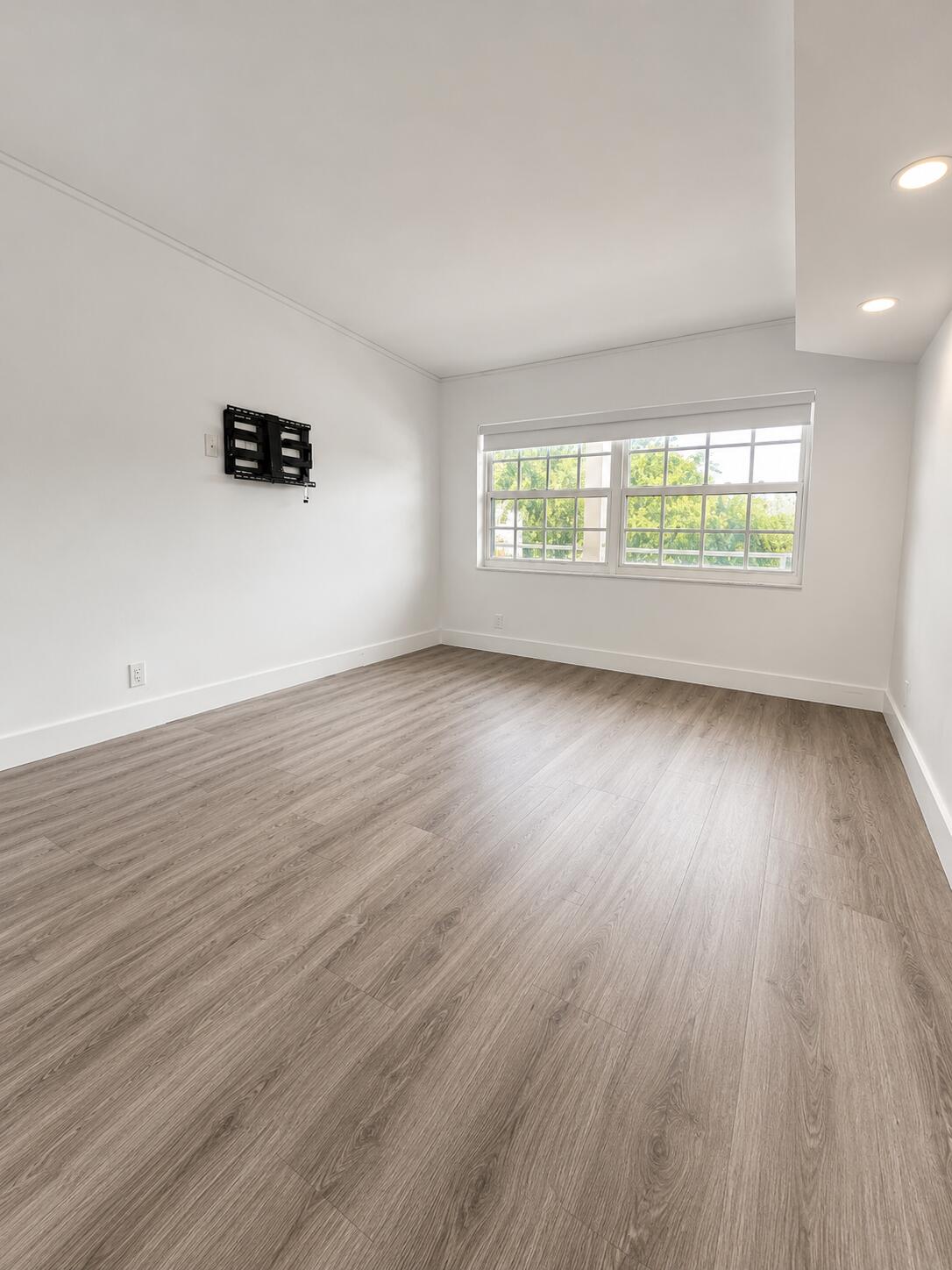 NO 77 PALM-AIRE COUNTRY CLUB - Residential