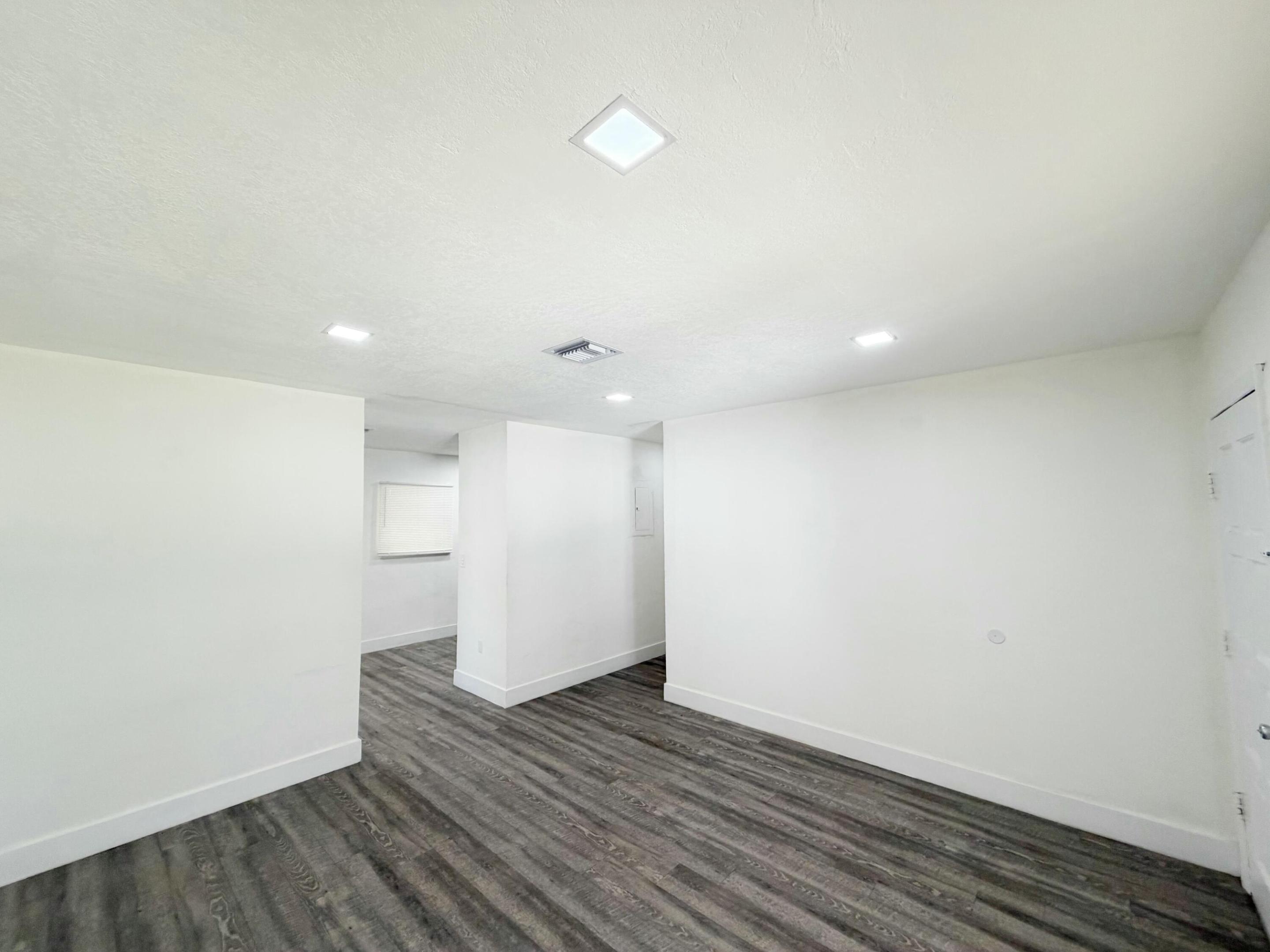TAYLOR MANOR - Residential Lease