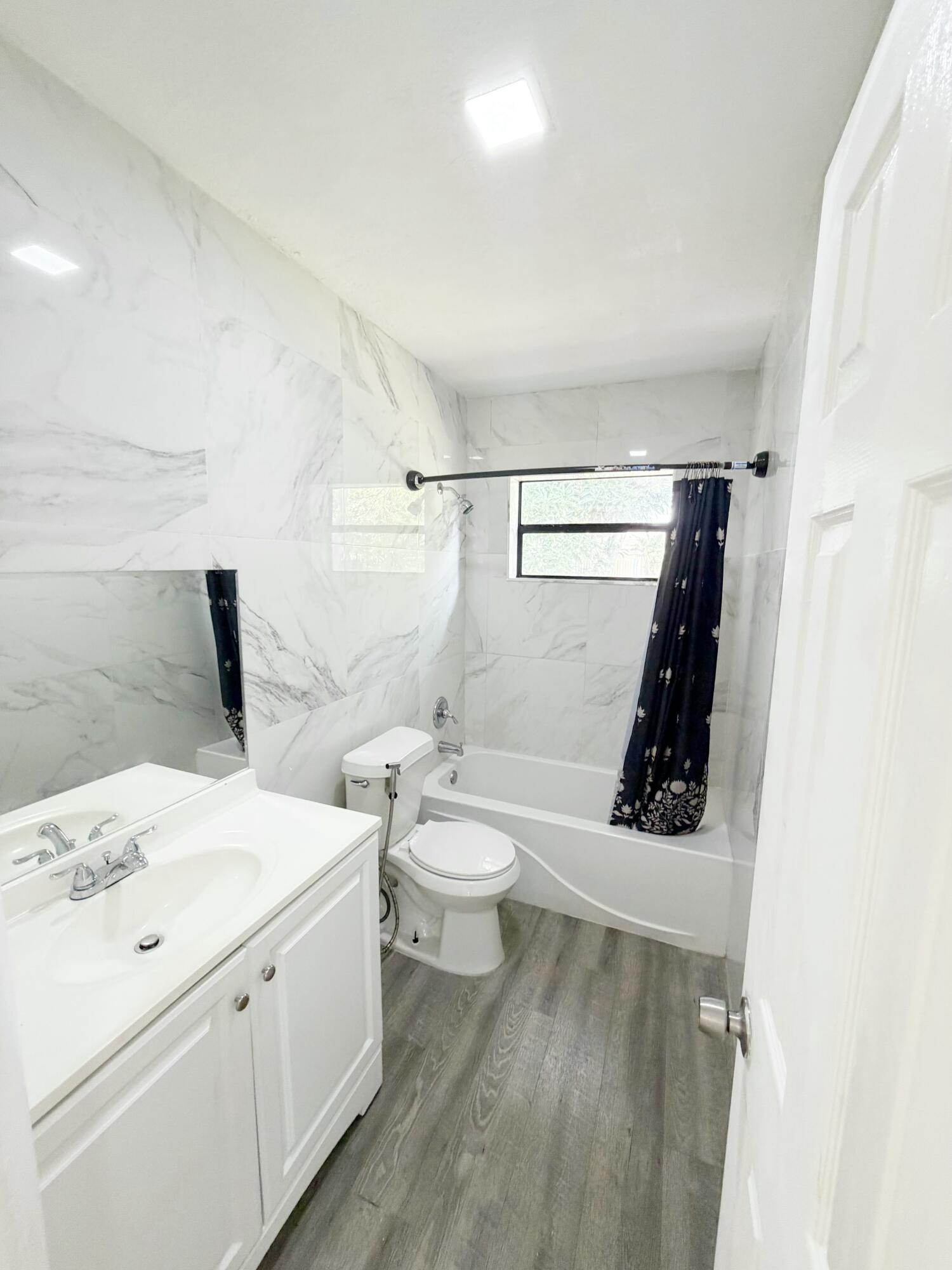 TAYLOR MANOR - Residential Lease