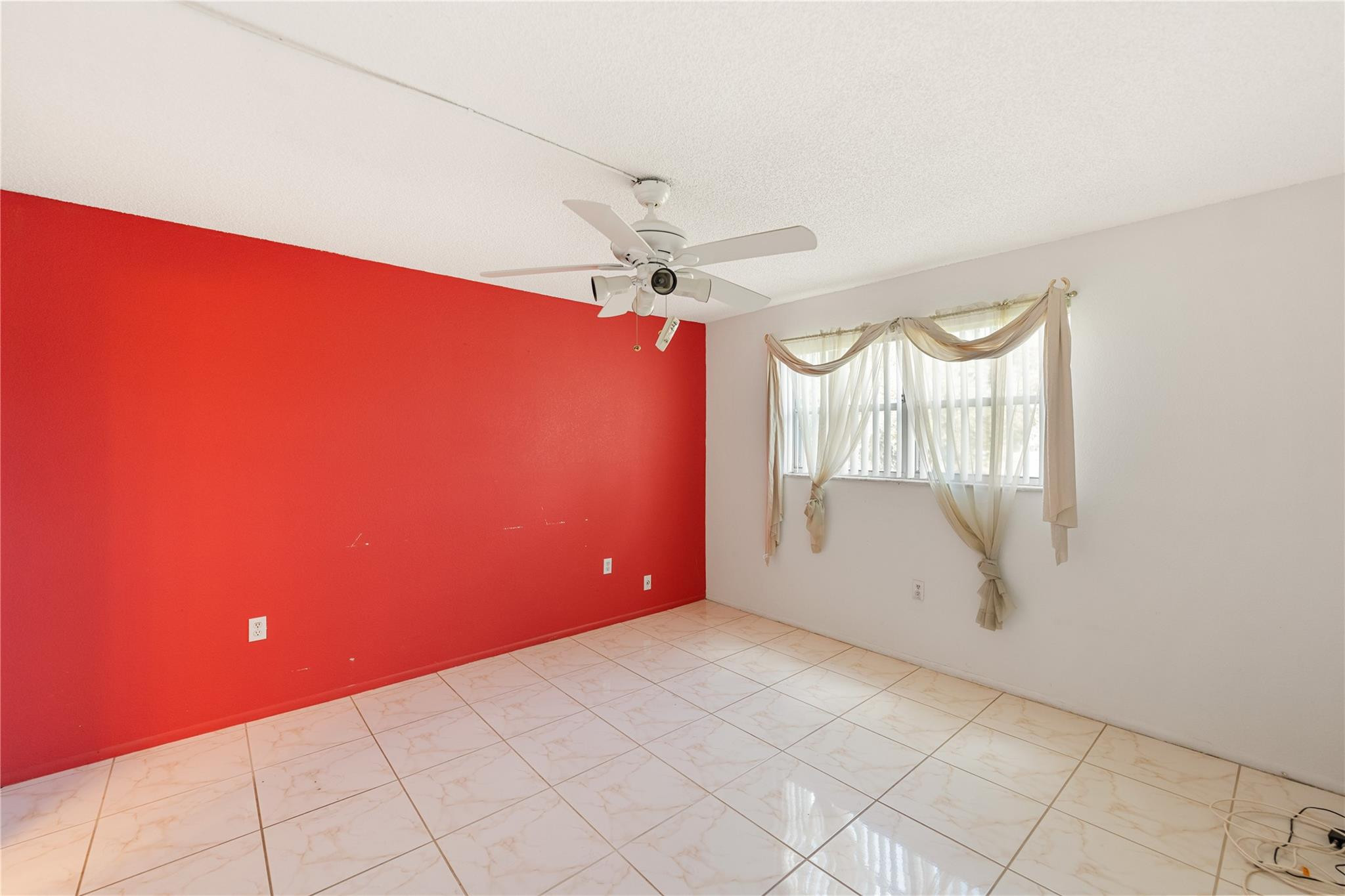 SUNRISE LAKES - Residential