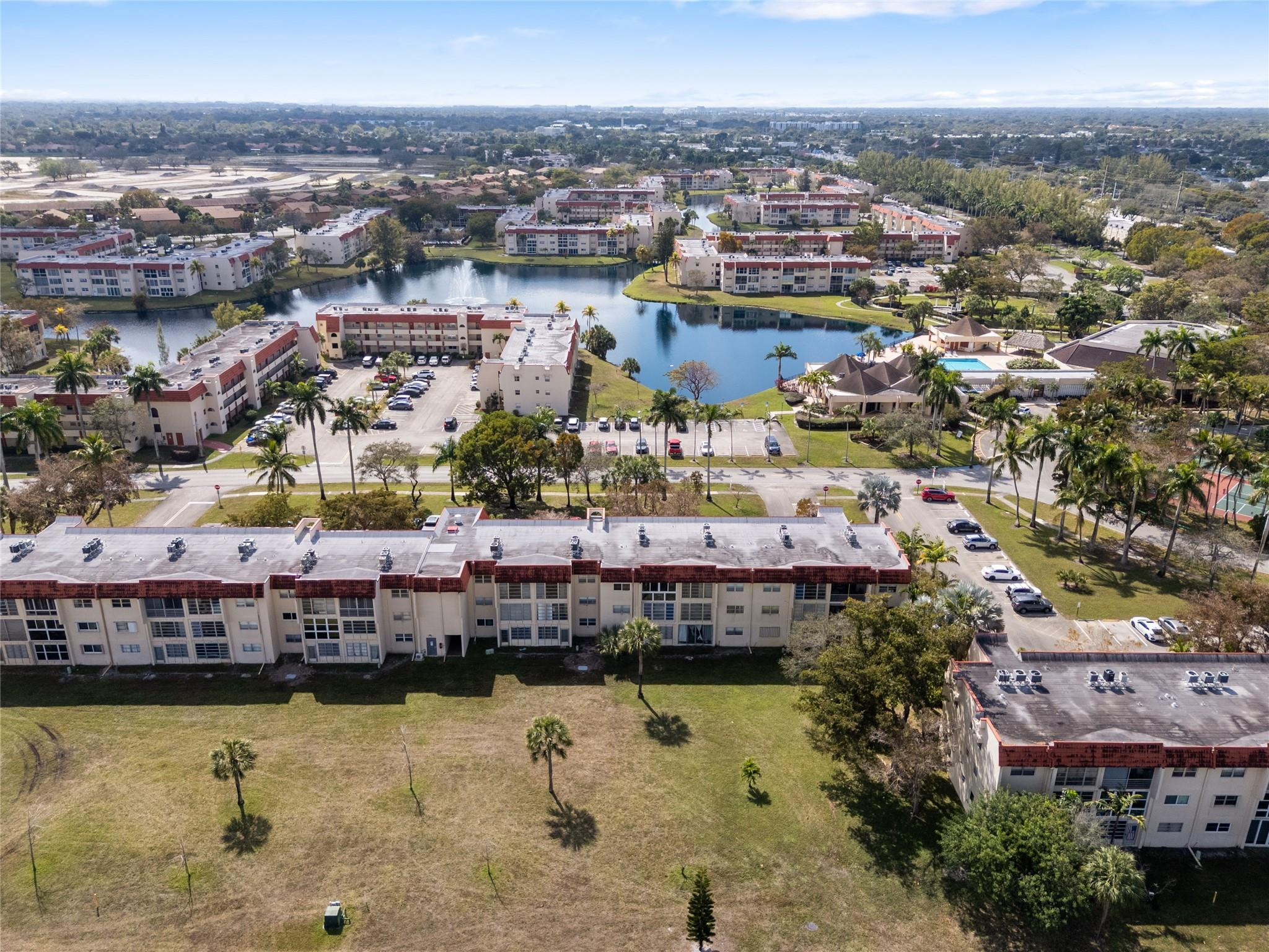 SUNRISE LAKES - Residential
