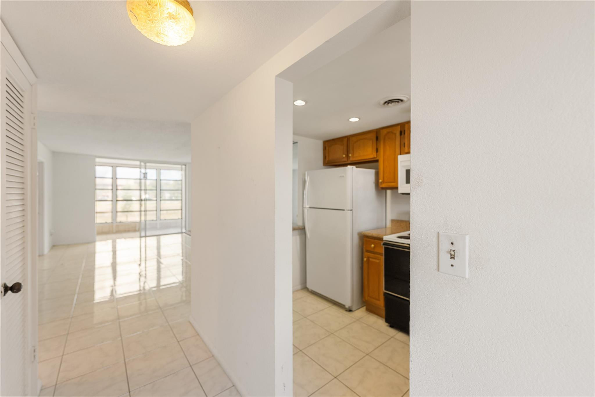 SUNRISE LAKES - Residential