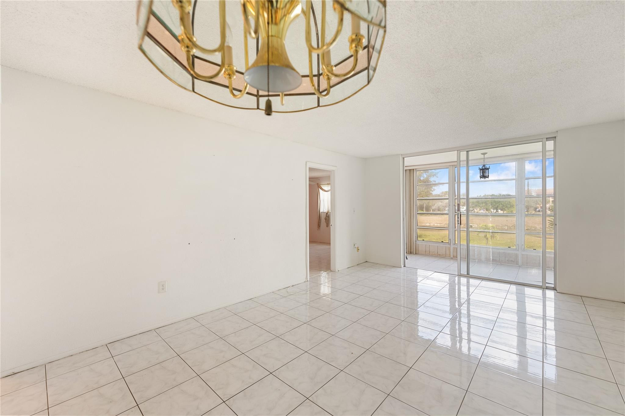 SUNRISE LAKES - Residential