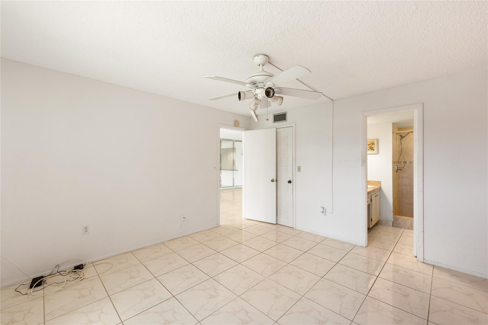 SUNRISE LAKES - Residential