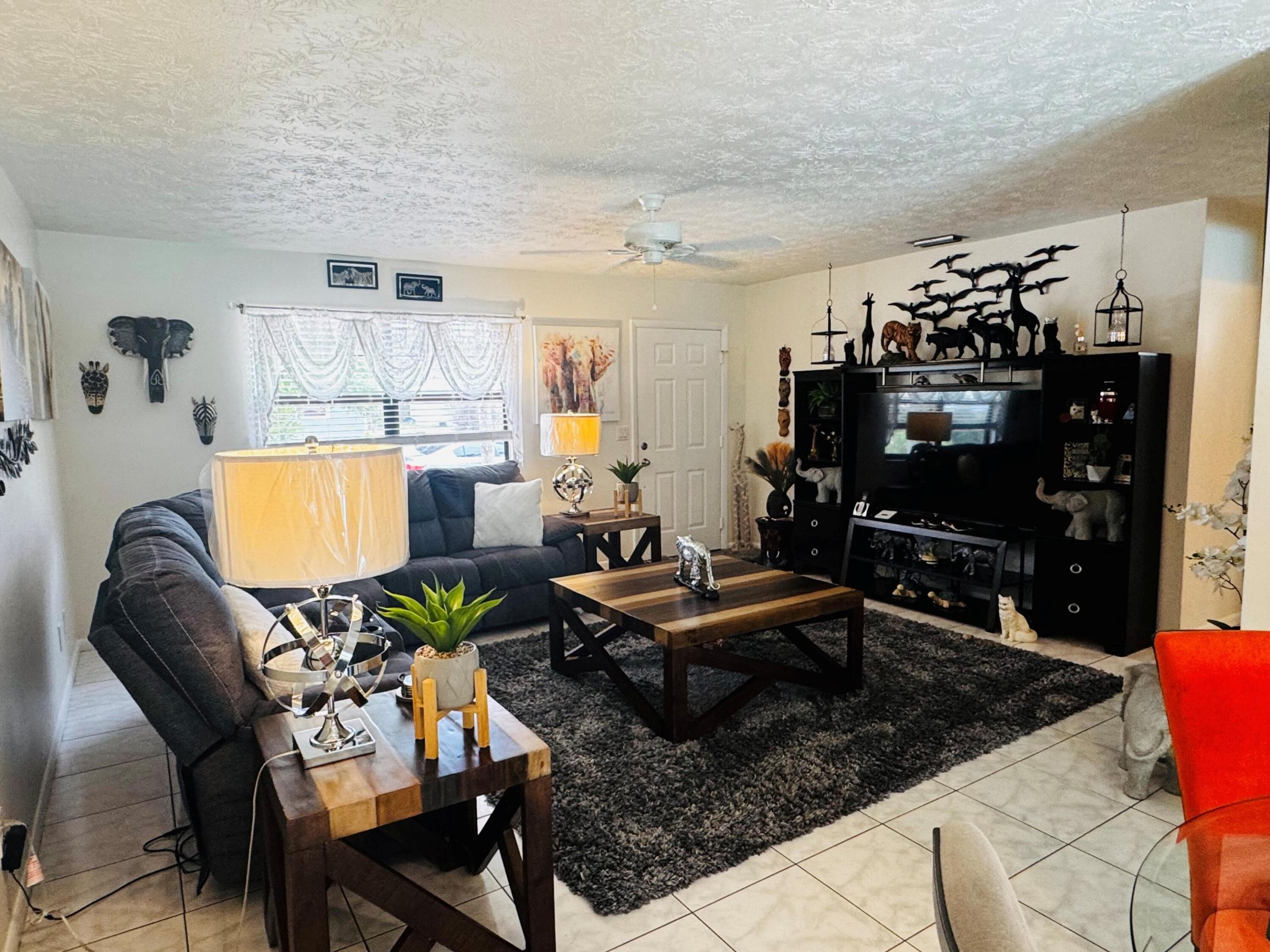 CORAL GARDENS - Residential