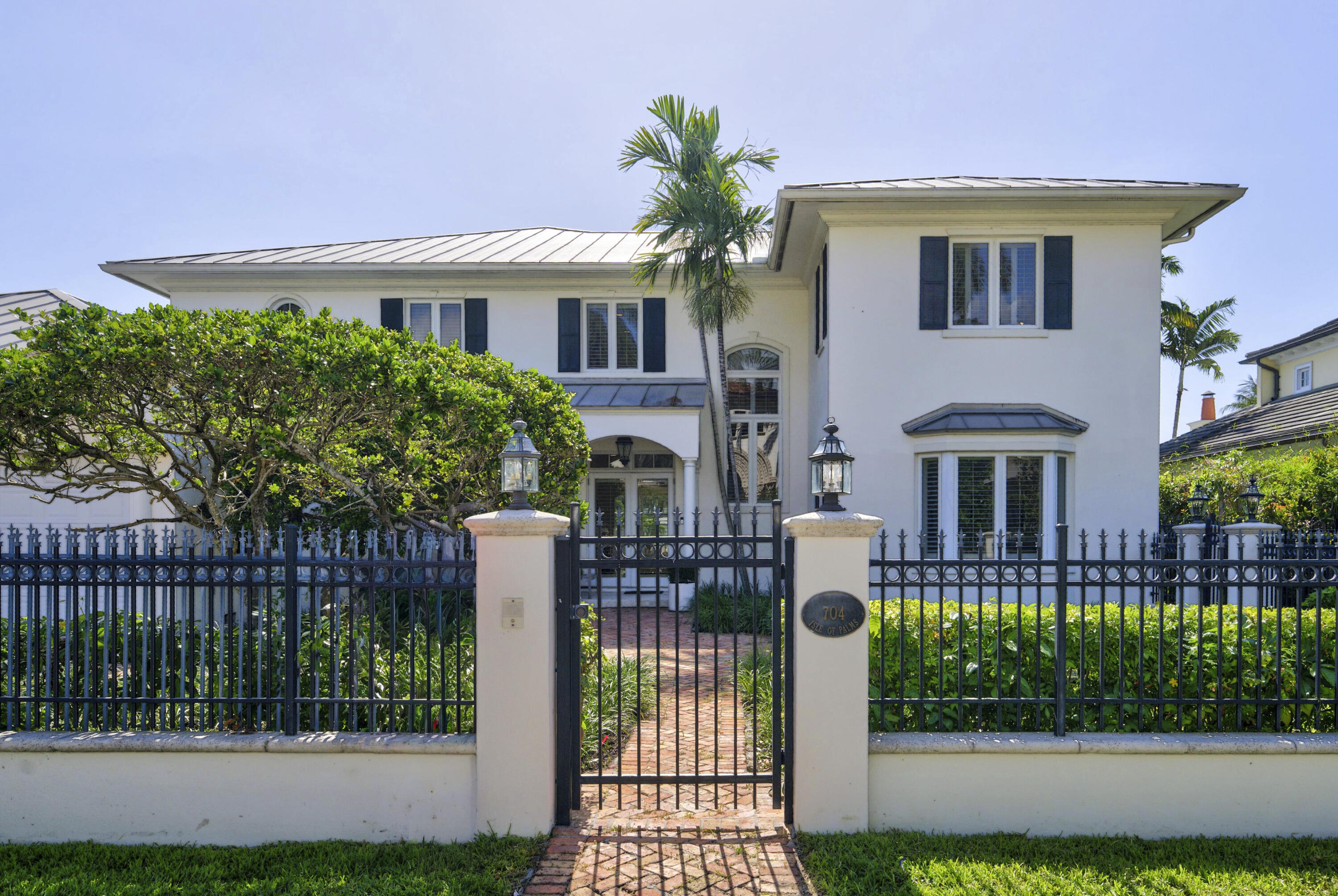 First time on the market, this custom built Key West style home is located on the best island street in the Las Olas Isles. Approx. 6,000 sq ft, with 4 bedrooms, 5½ baths, & office (or 5th bedroom). Downstairs has expansive living and dining rooms, large family room & entertainer's wet bar. Kitchen includes a walk in in pantry & breakfast room. A guest suite & office complete the first level.  Upstairs, two oversized guest suites and a huge master suite with spacious bathroom, enormous custom closet, sitting room & covered terrace overlooking the water.  100 feet of waterfront on the widest canal in South Las Olas Isles, providing easy ocean access. Features include underground utilities, high ceilings throughout, elevator, pool, 3 car garage, generator, and two (up/down) laundry rooms.