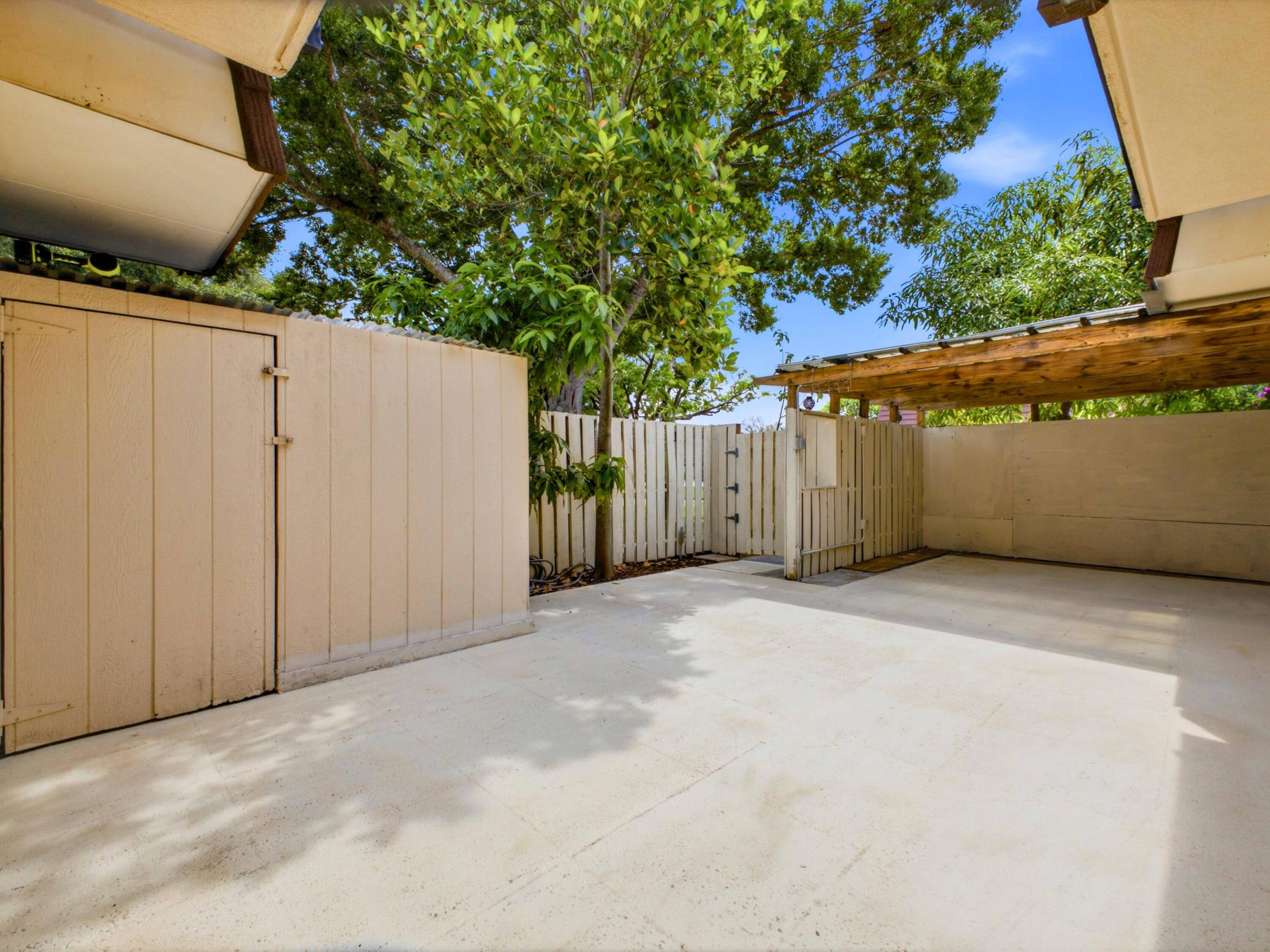 GARDEN LAKES AND GARDEN SQUARE SHOPS - Residential