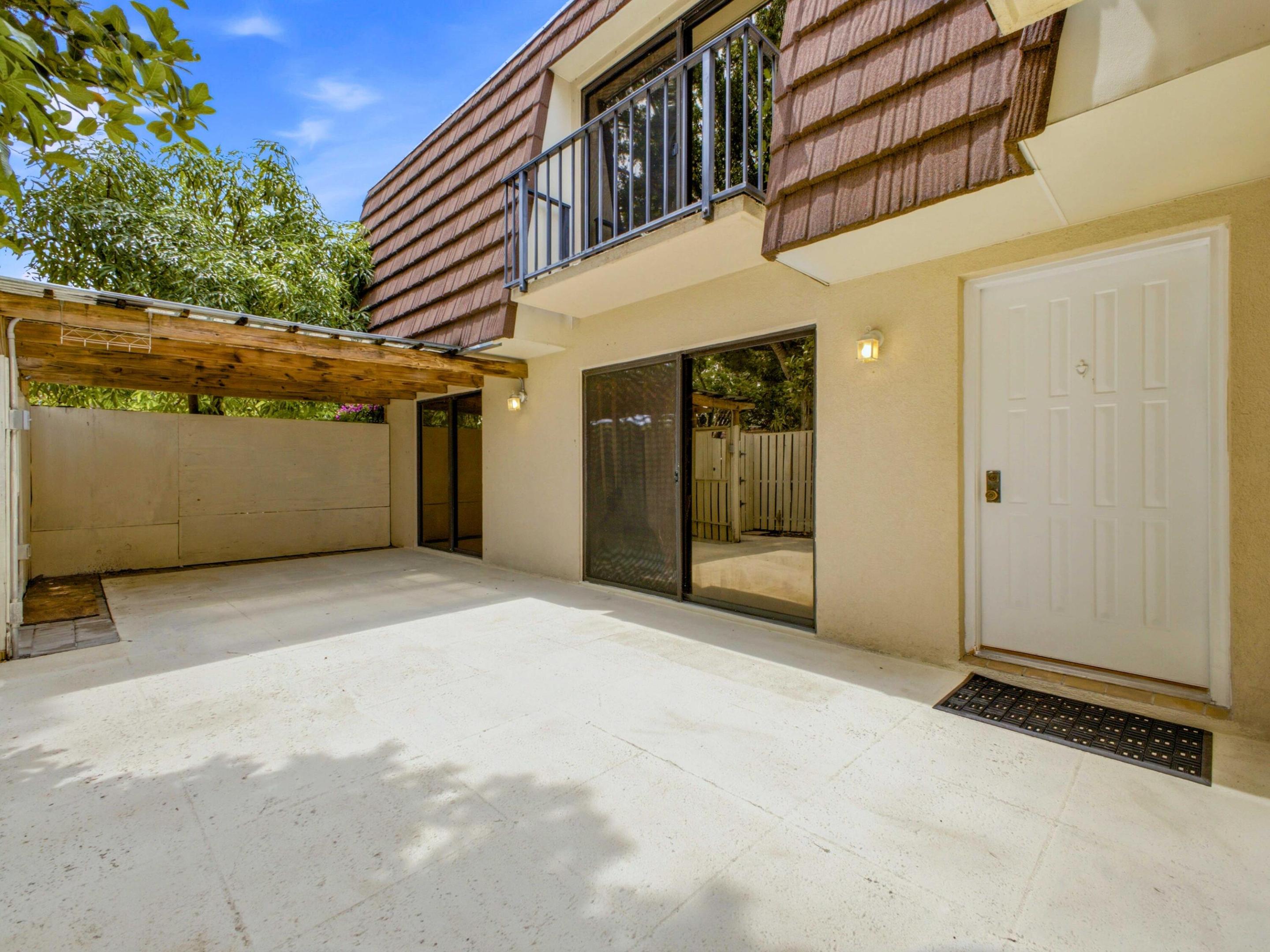 GARDEN LAKES AND GARDEN SQUARE SHOPS - Residential