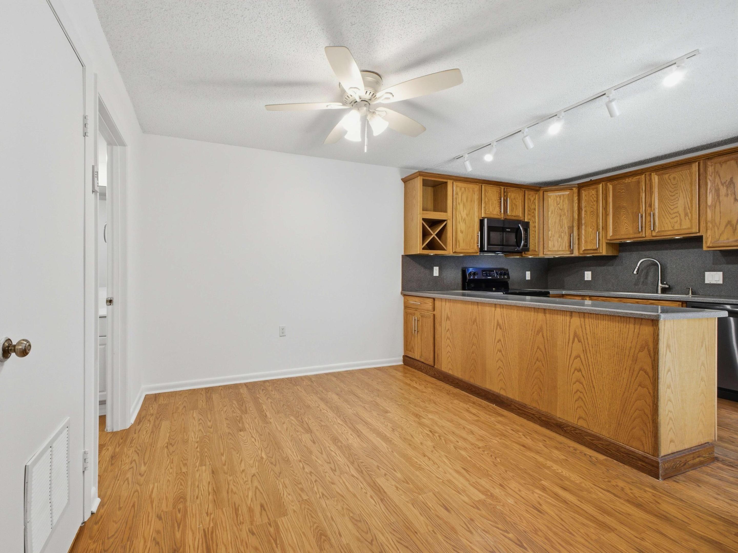 GARDEN LAKES AND GARDEN SQUARE SHOPS - Residential