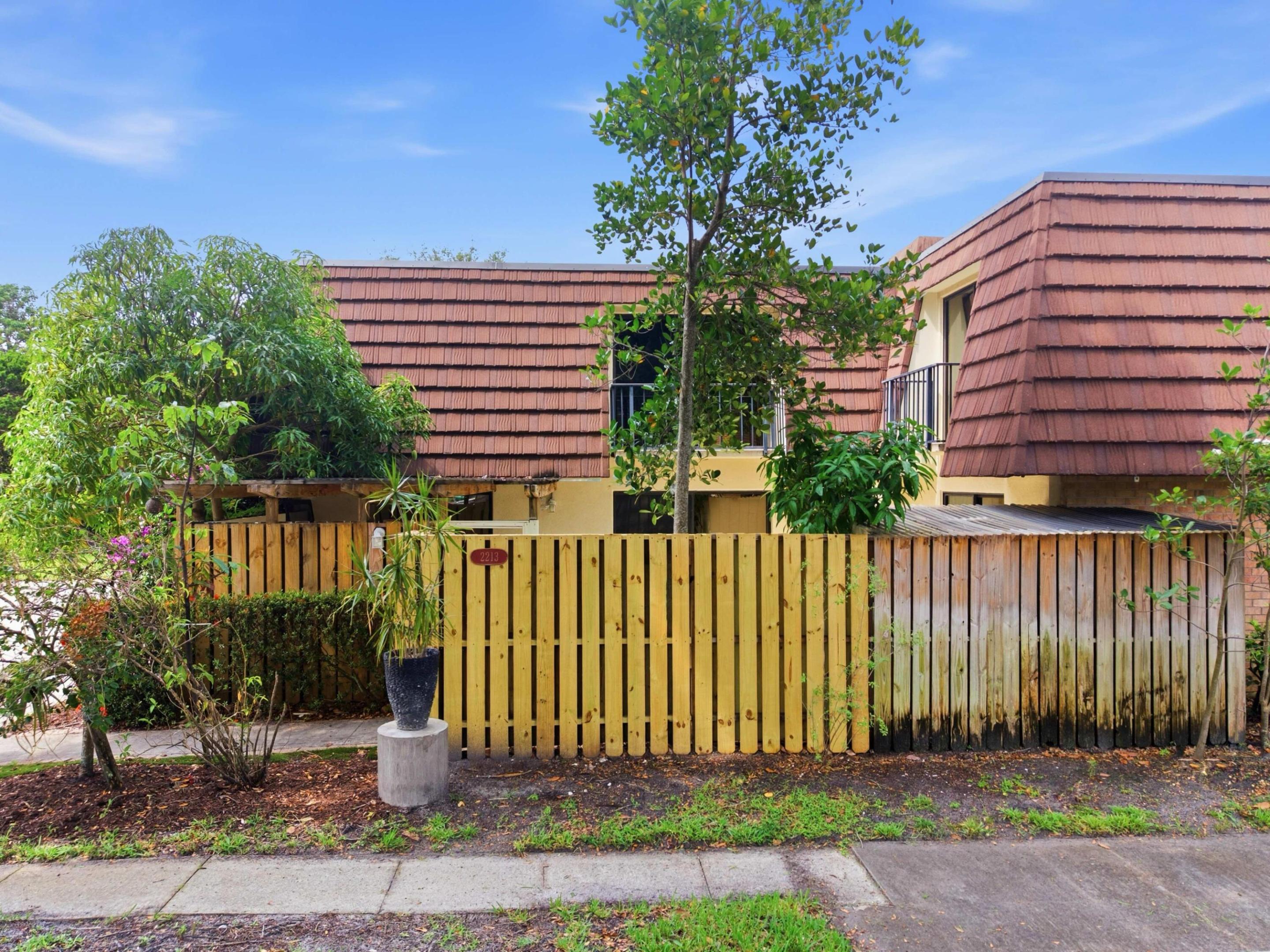 GARDEN LAKES AND GARDEN SQUARE SHOPS - Residential