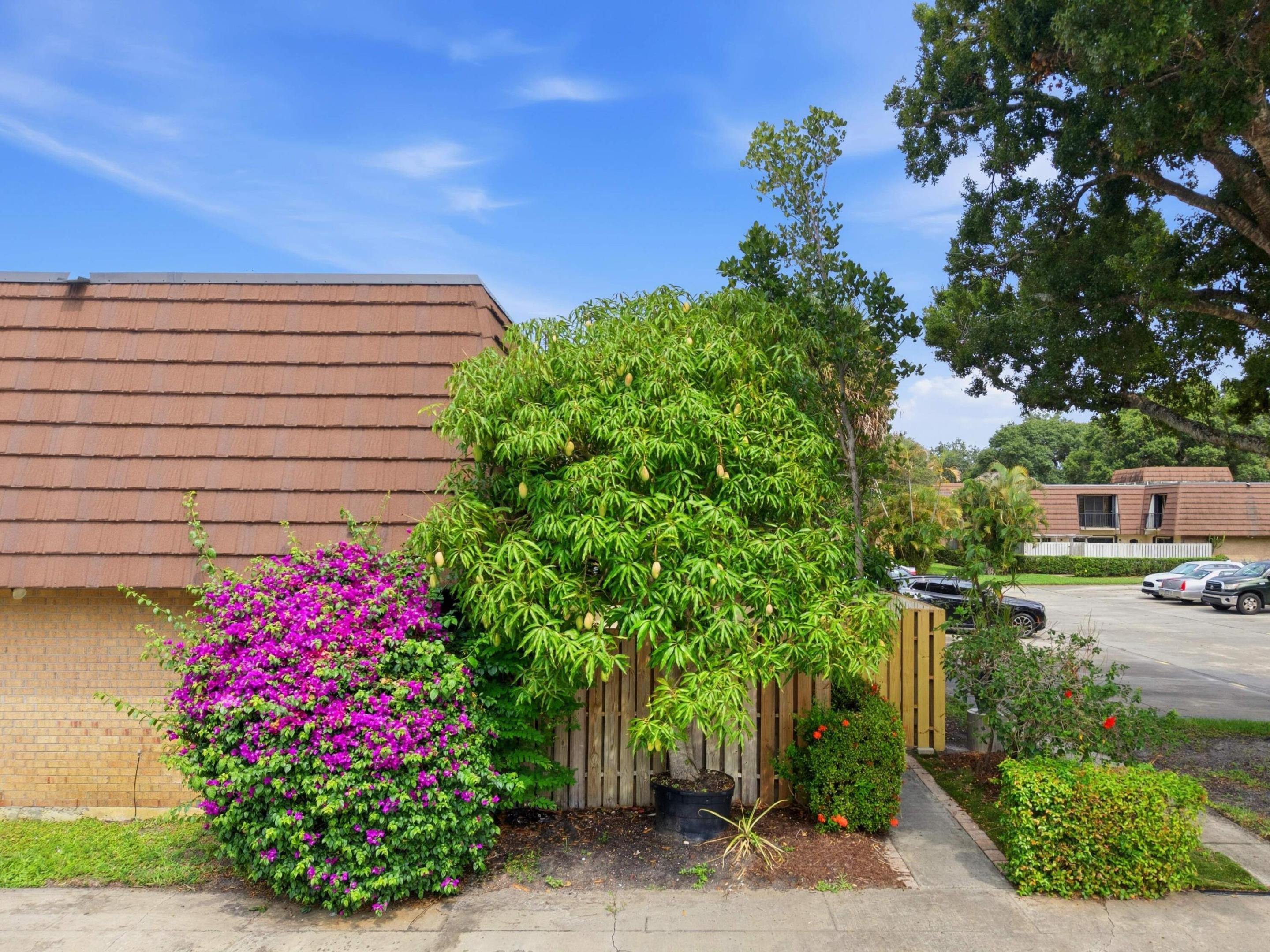 GARDEN LAKES AND GARDEN SQUARE SHOPS - Residential
