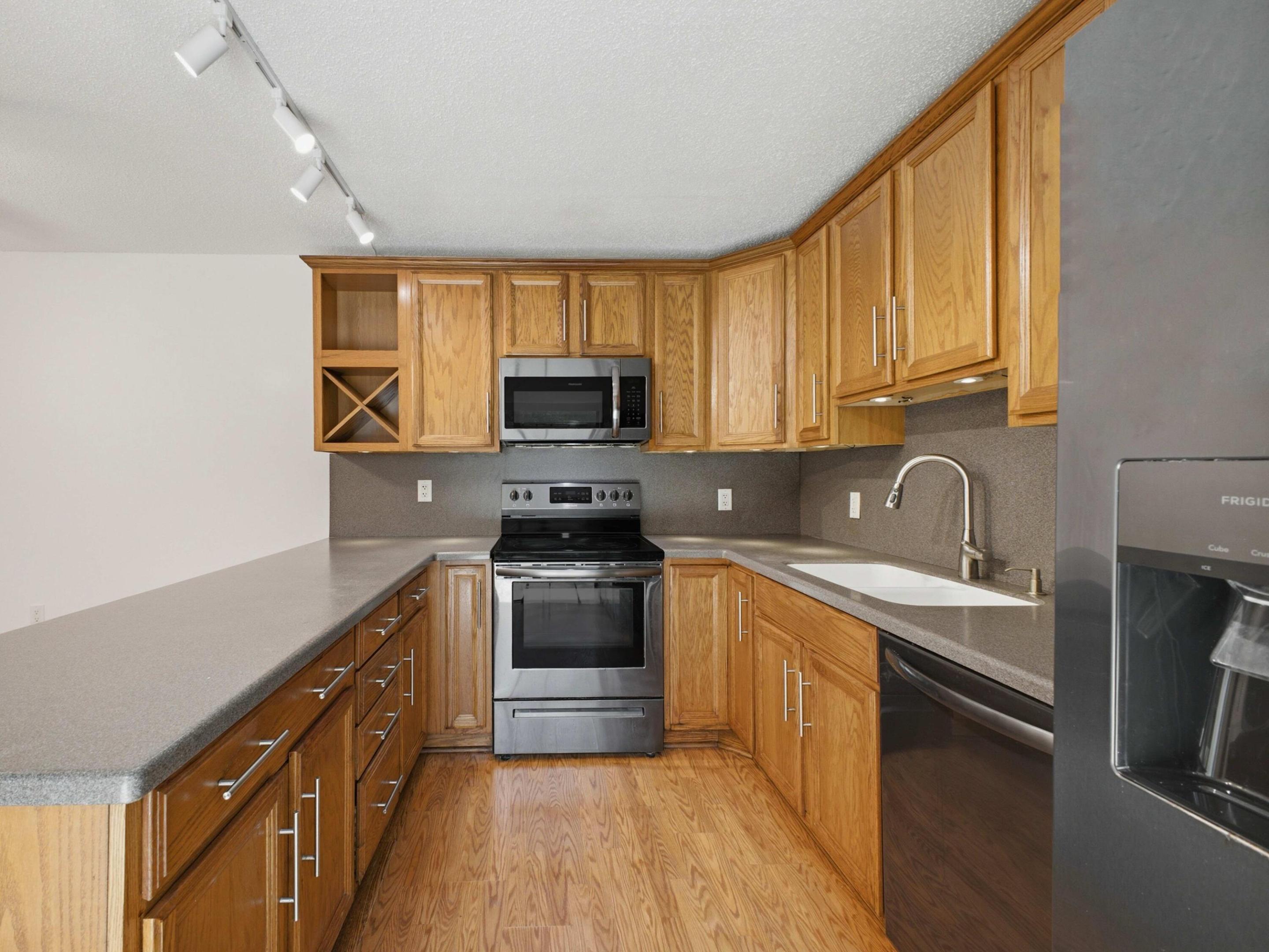 GARDEN LAKES AND GARDEN SQUARE SHOPS - Residential