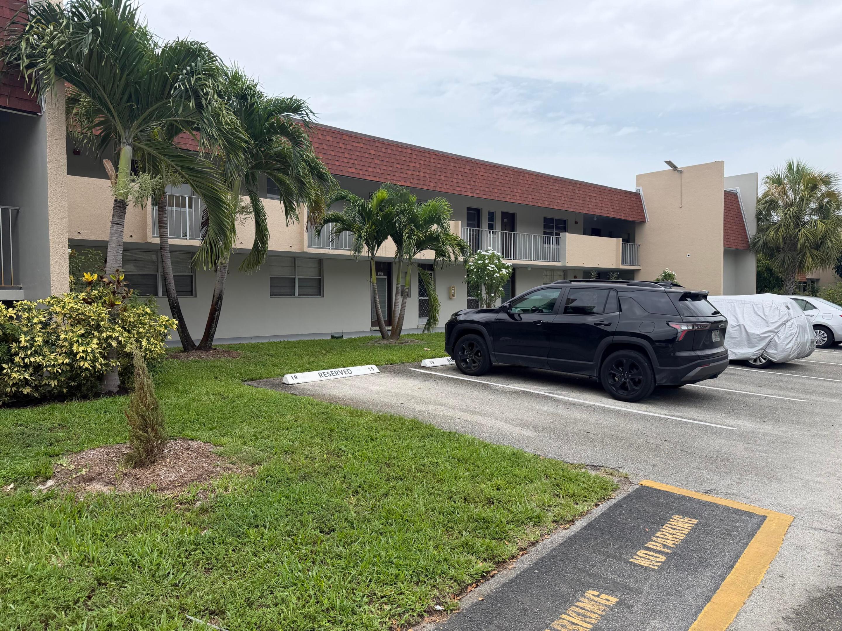 LAUDERDALE OAKS CONDO XIX - Residential