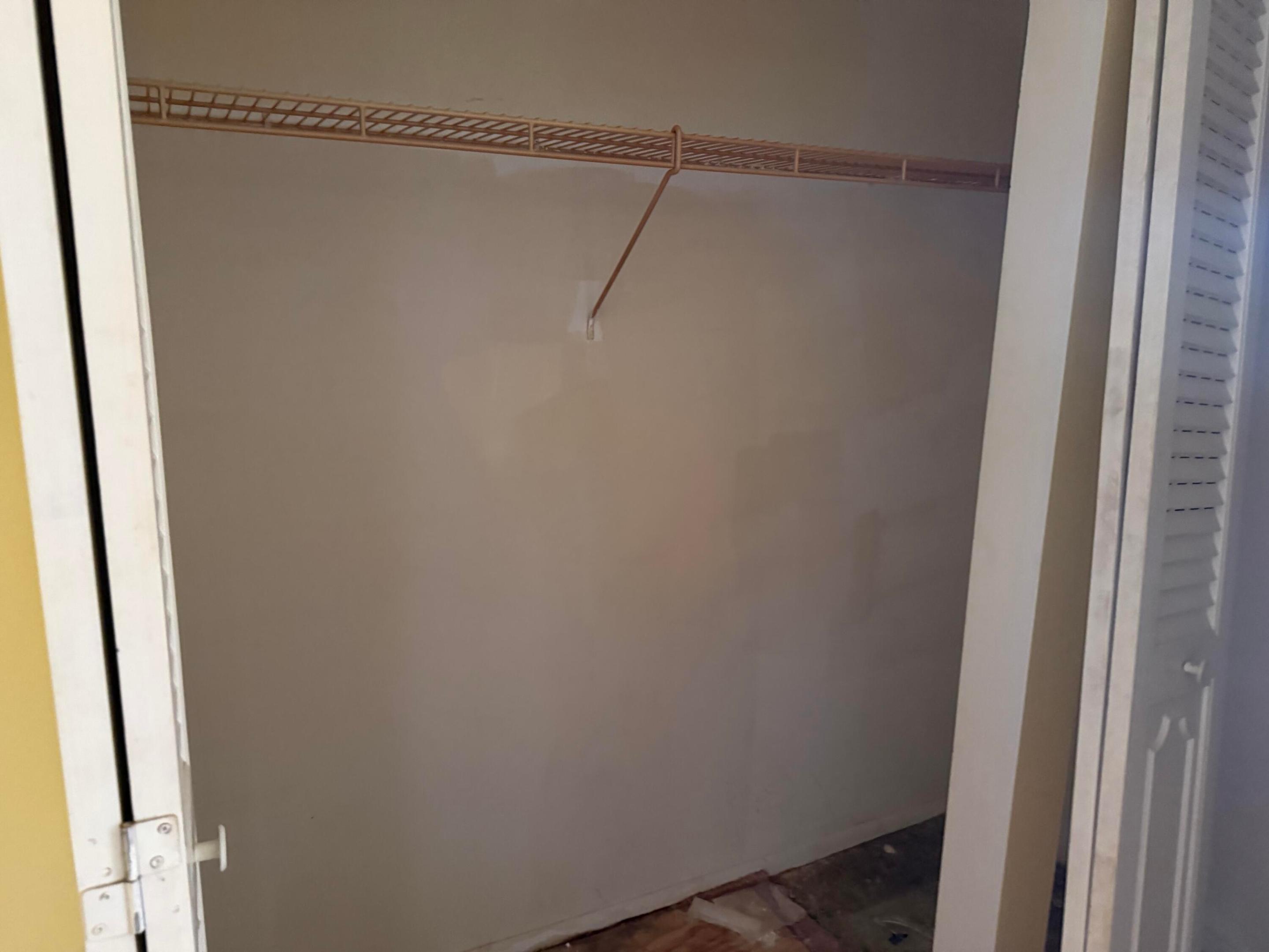 LAUDERDALE OAKS CONDO XIX - Residential