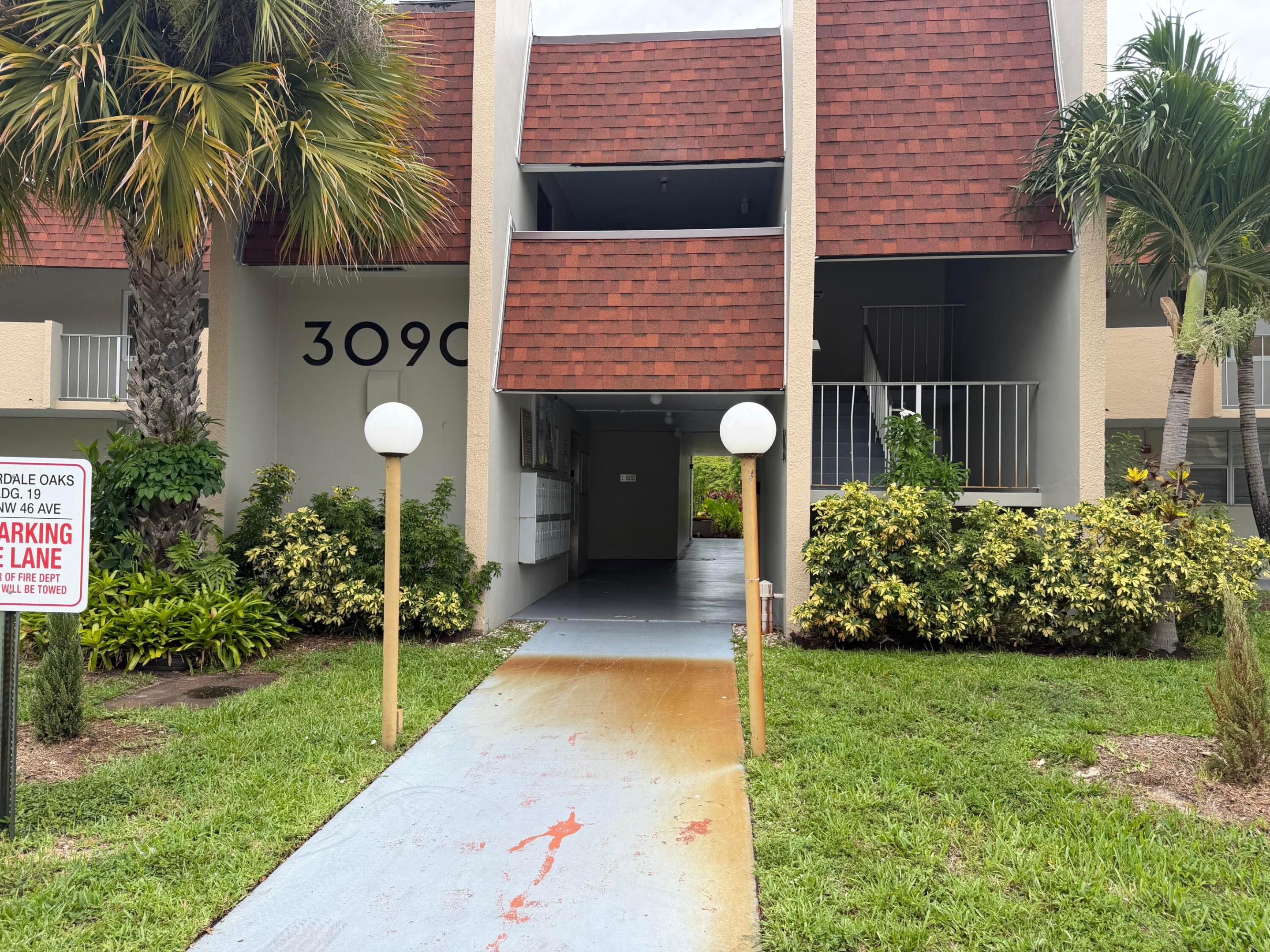 LAUDERDALE OAKS CONDO XIX - Residential