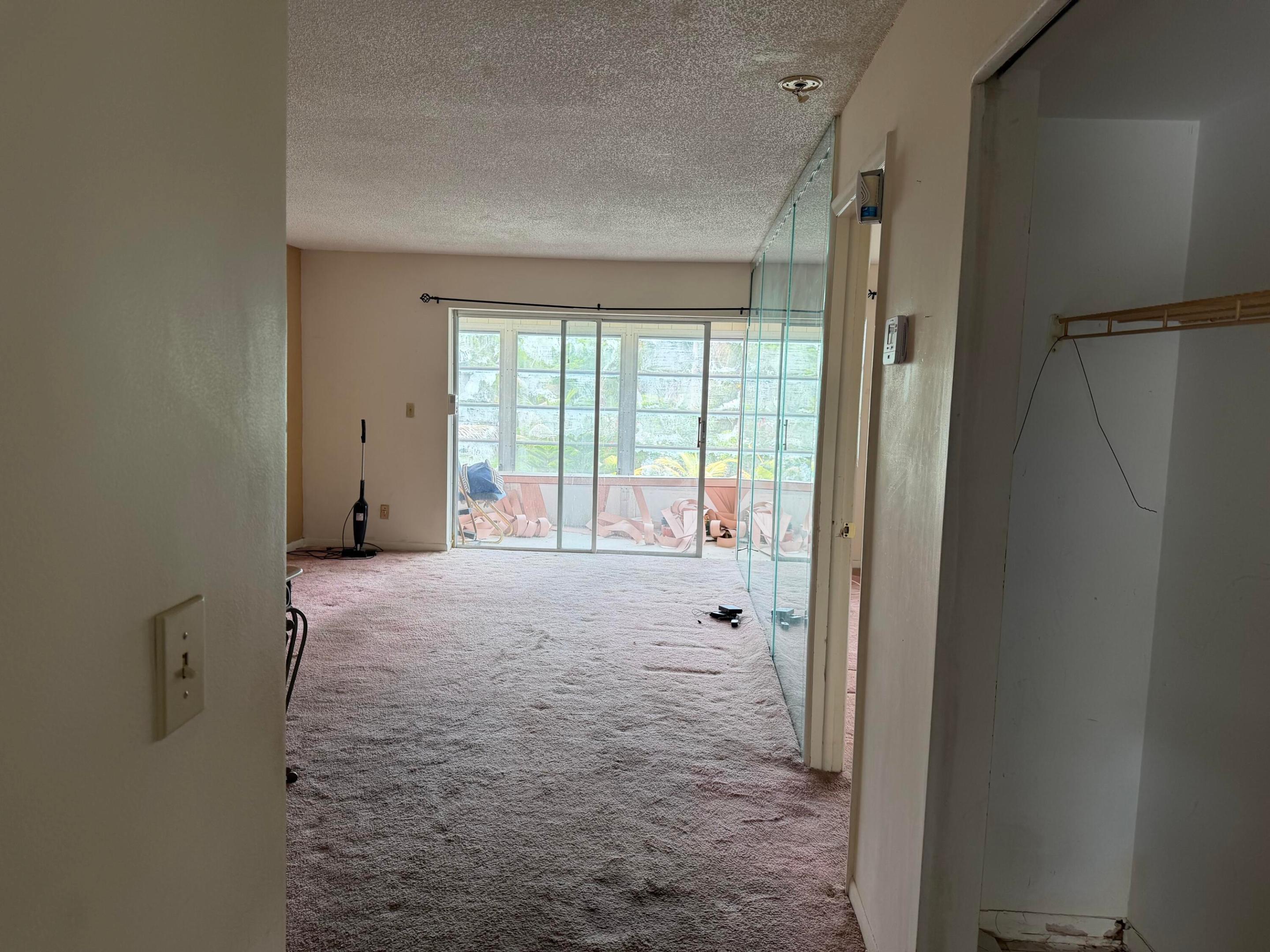 LAUDERDALE OAKS CONDO XIX - Residential