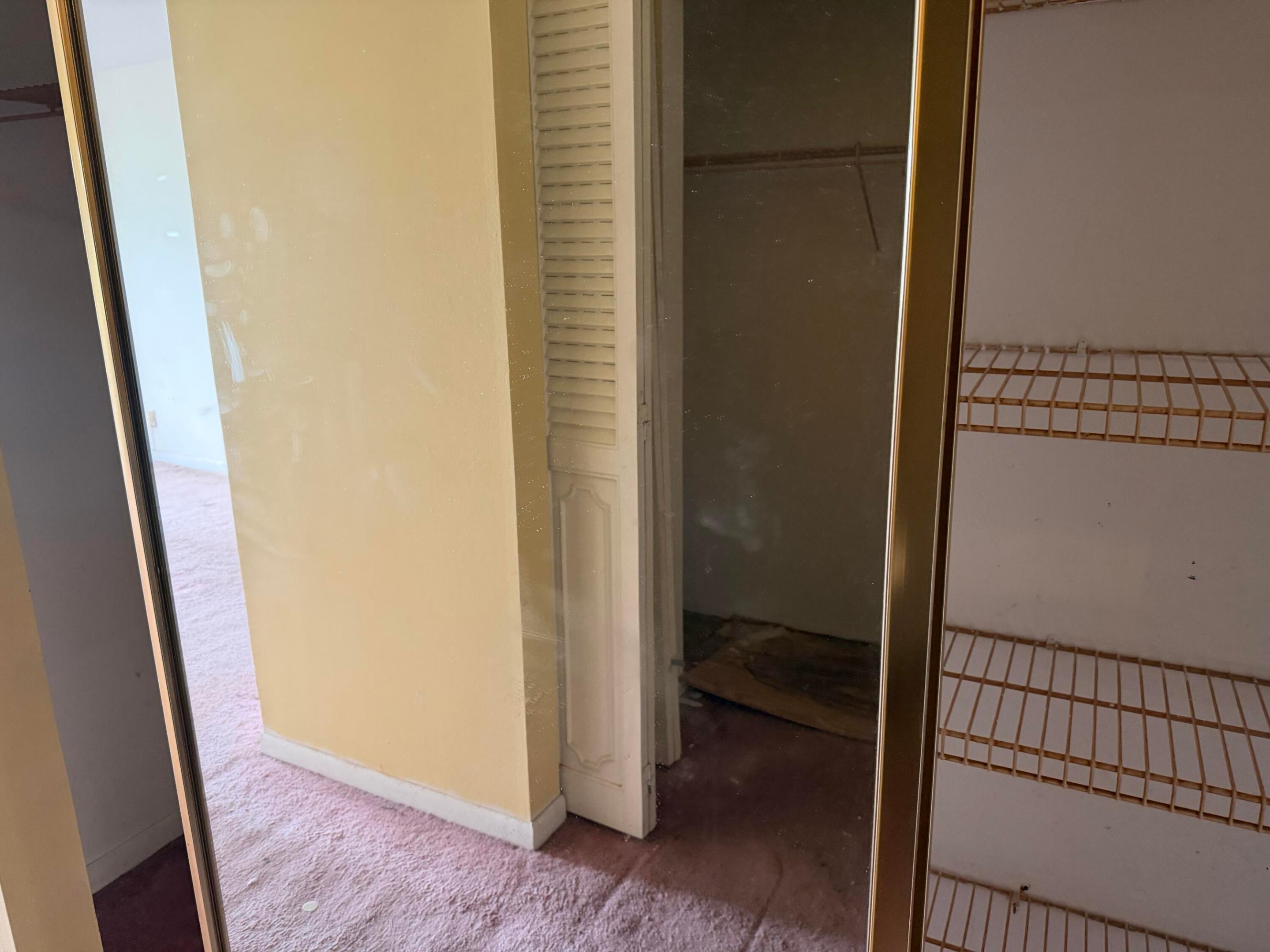 LAUDERDALE OAKS CONDO XIX - Residential
