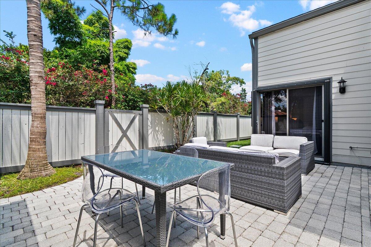 BEDFORD MEWS AT WELLINGTON - Residential