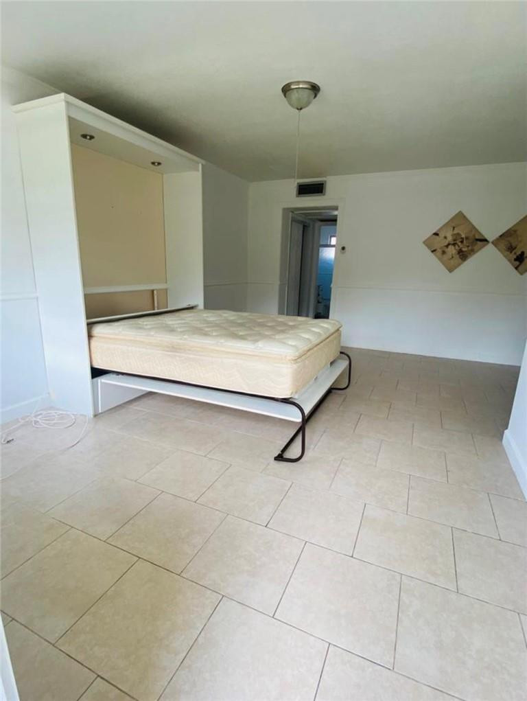 SEVENTEENTH GREEN CONDO - Residential