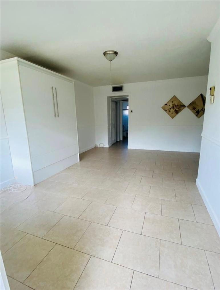 SEVENTEENTH GREEN CONDO - Residential