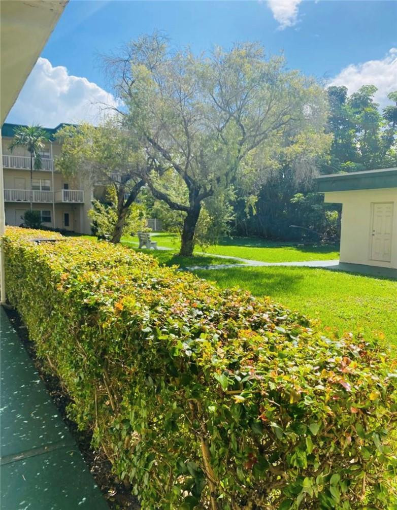 SEVENTEENTH GREEN CONDO - Residential