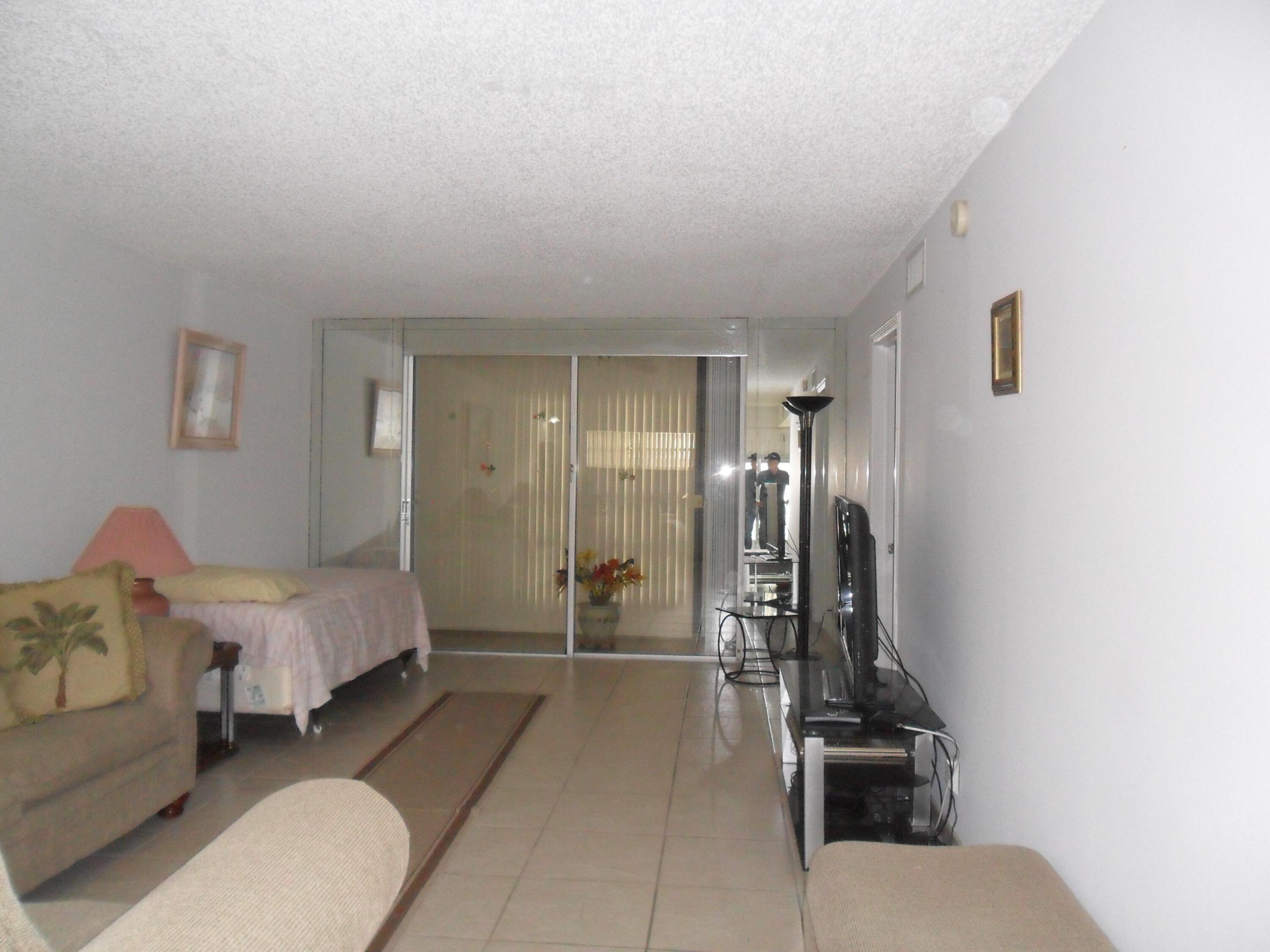 HOLLYBROOK GOLF AND - Residential