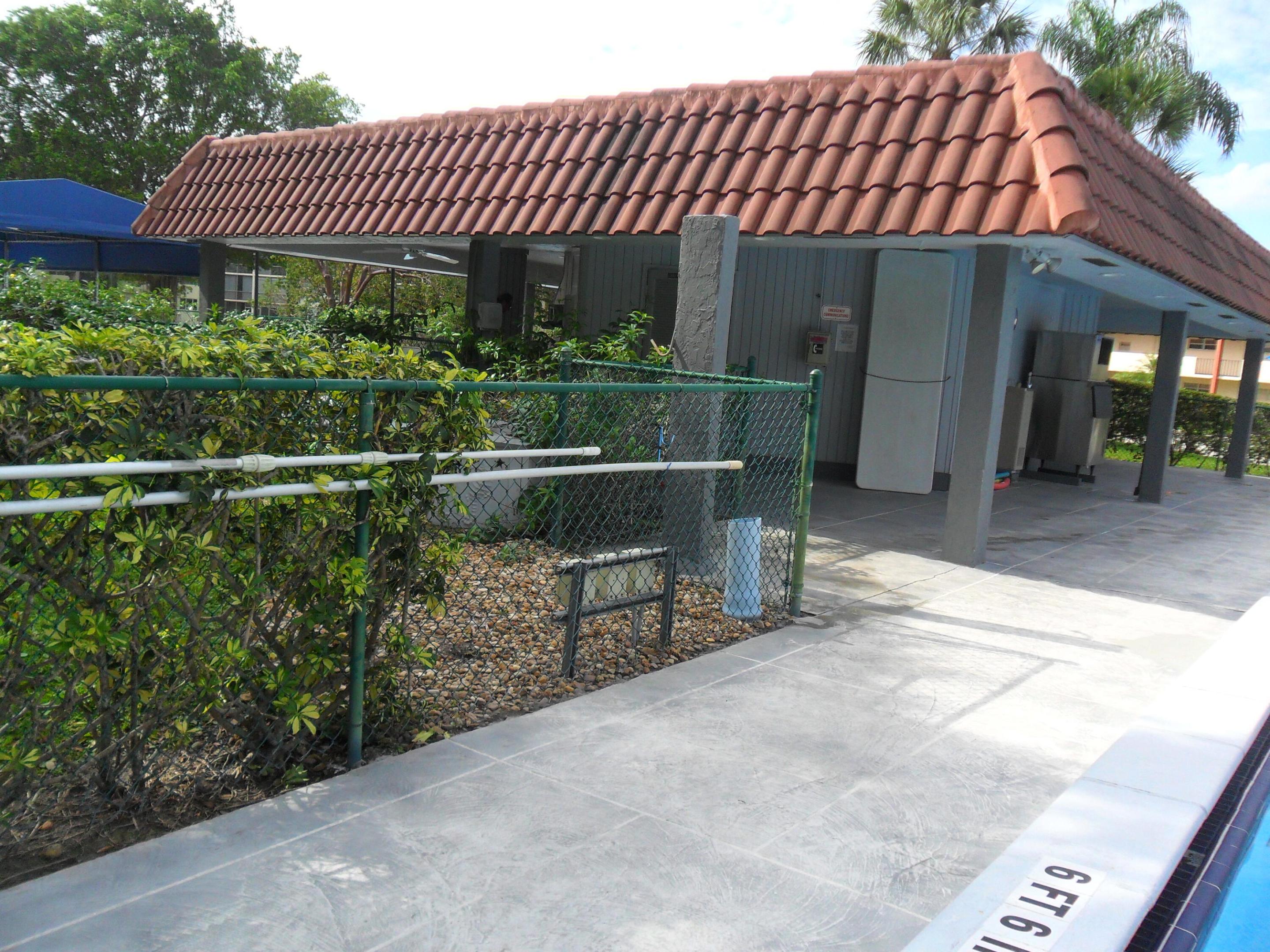 HOLLYBROOK GOLF AND - Residential