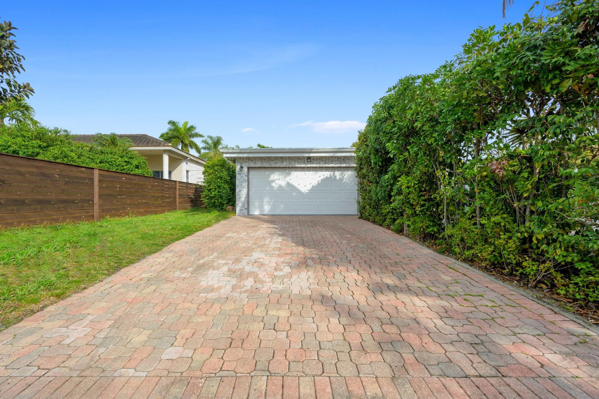 HOLLYWOOD GOLF ESTATES SE - Residential