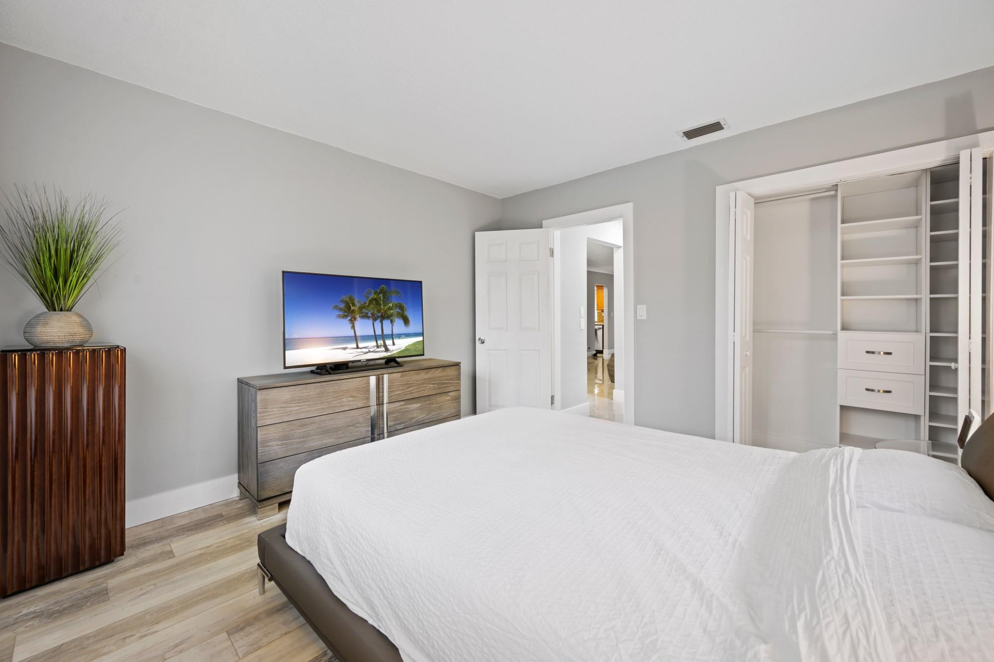 HOLLYWOOD GOLF ESTATES SE - Residential