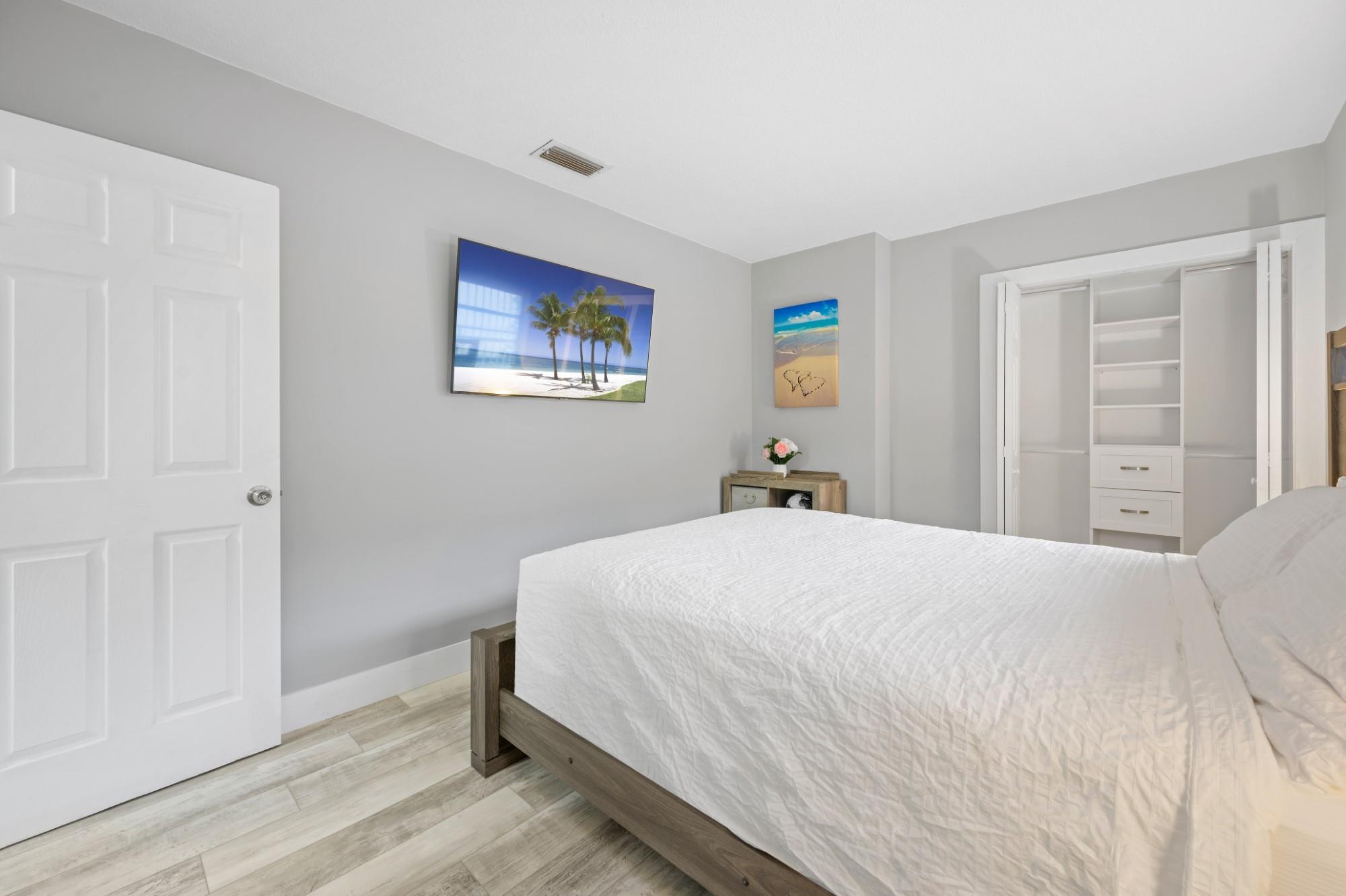 HOLLYWOOD GOLF ESTATES SE - Residential