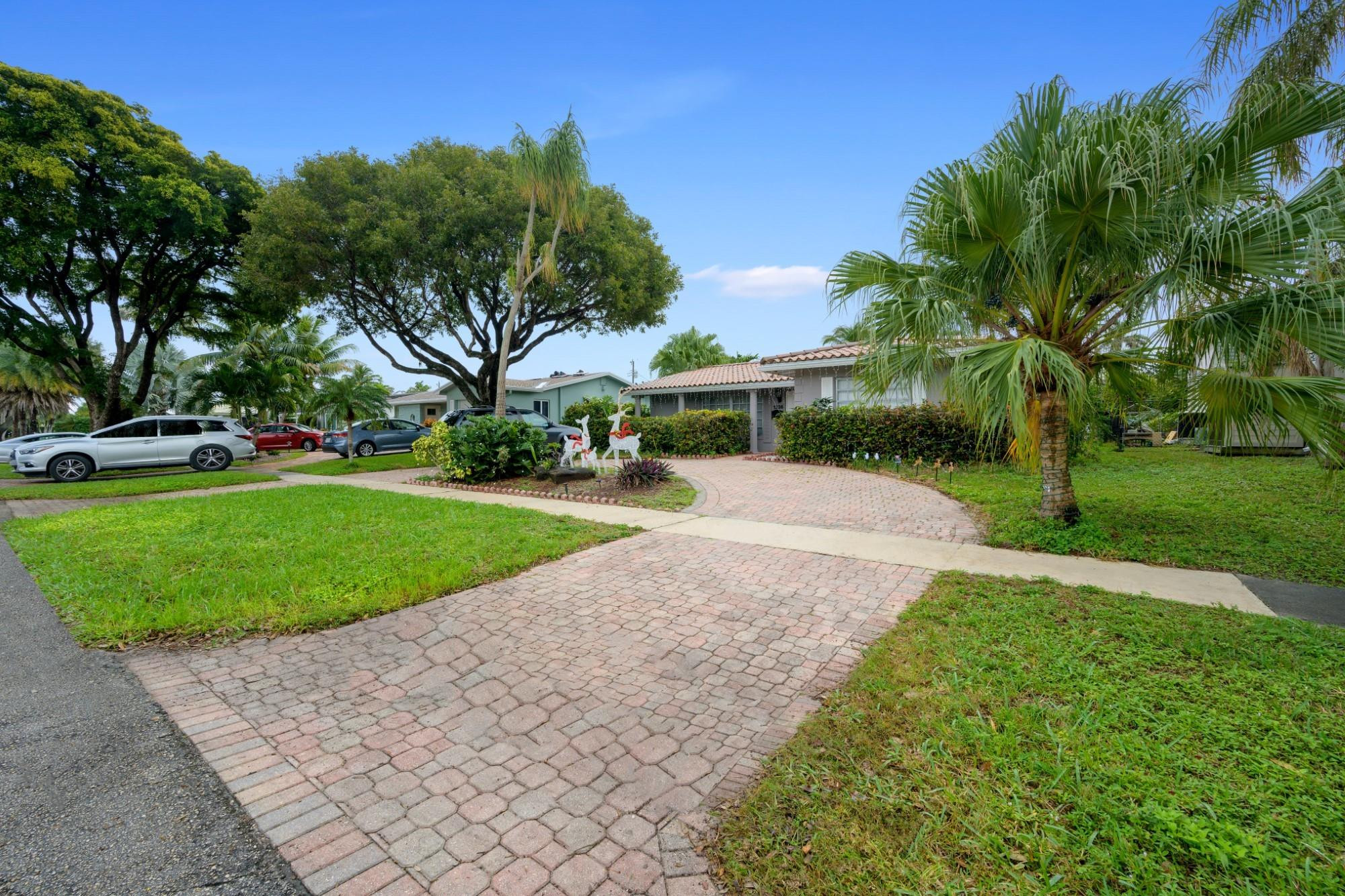 HOLLYWOOD GOLF ESTATES SE - Residential