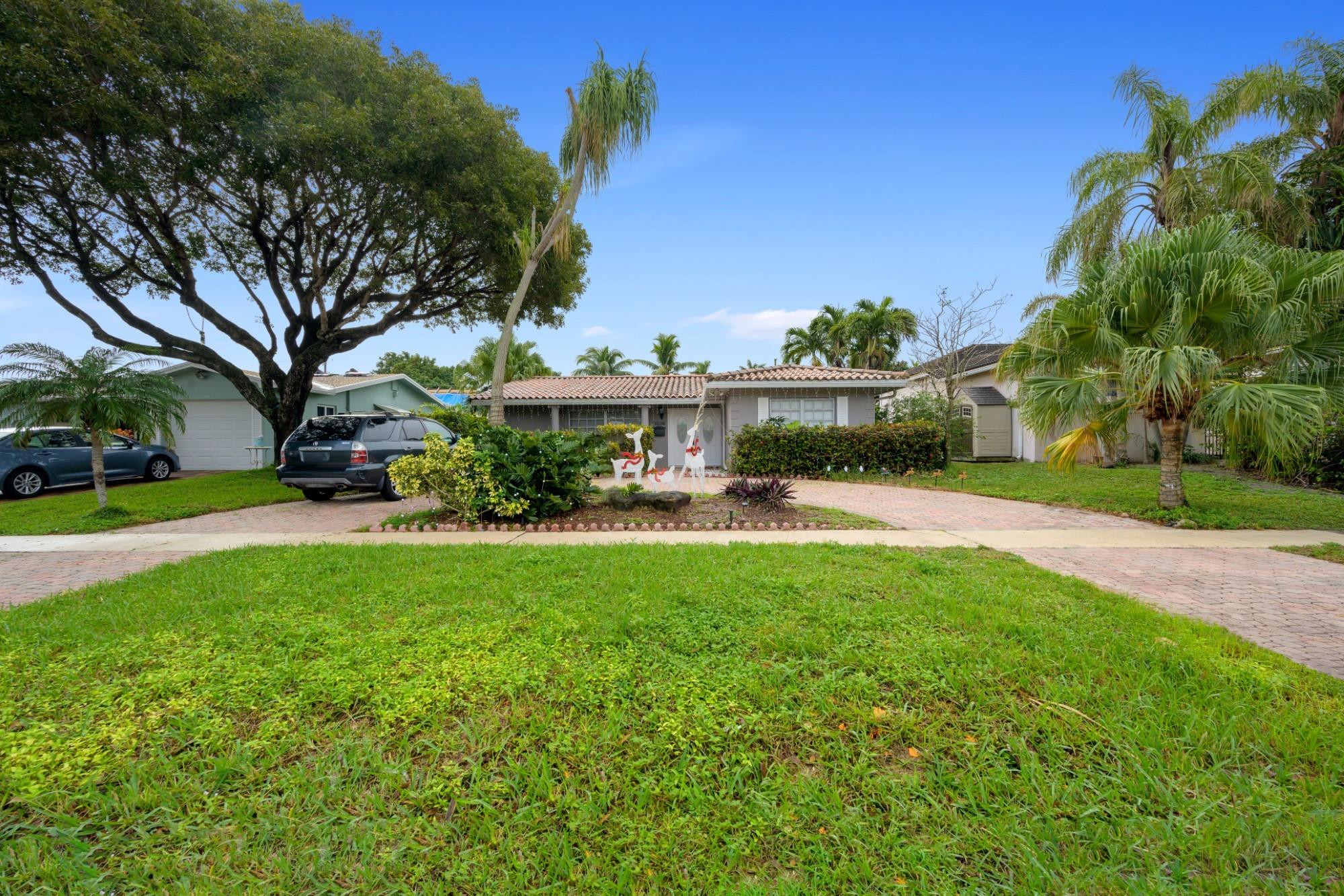 HOLLYWOOD GOLF ESTATES SE - Residential