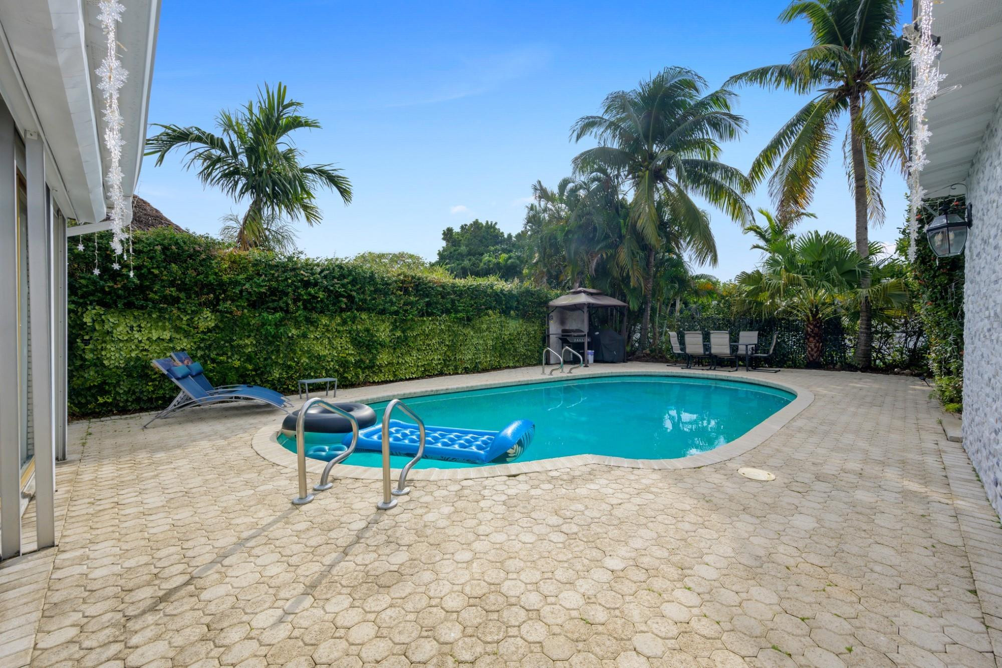 HOLLYWOOD GOLF ESTATES SE - Residential