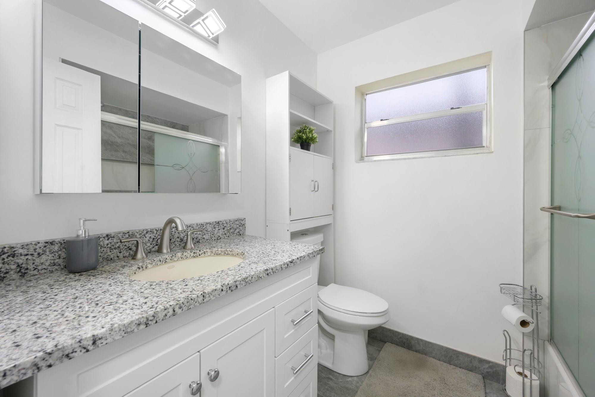 HOLLYWOOD GOLF ESTATES SE - Residential