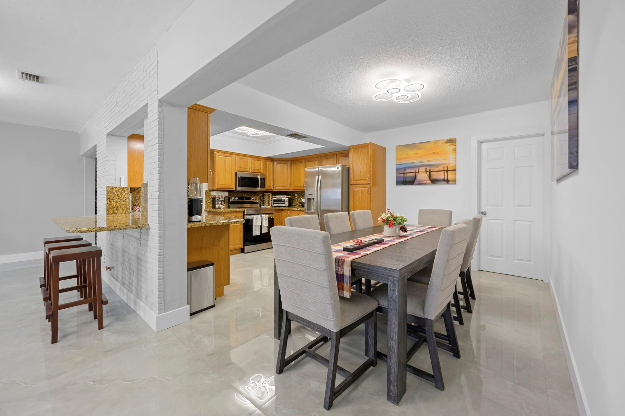 HOLLYWOOD GOLF ESTATES SE - Residential
