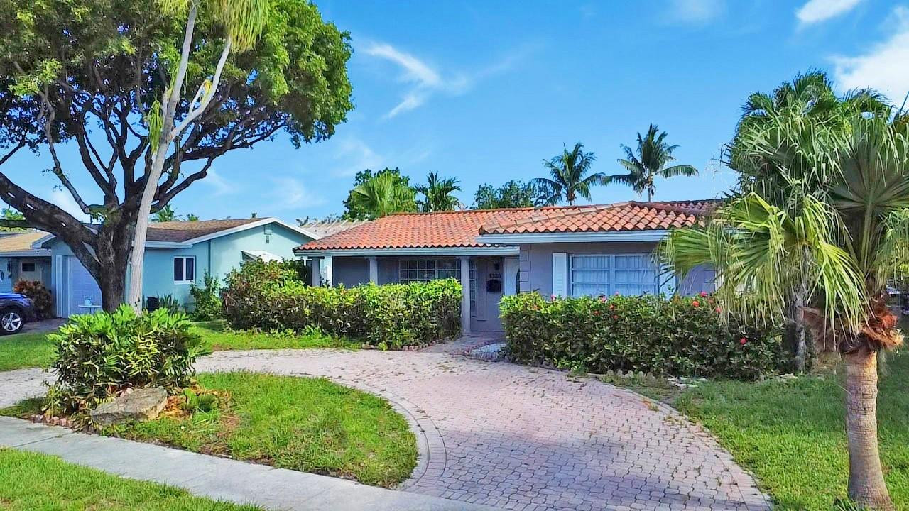 HOLLYWOOD GOLF ESTATES SE - Residential
