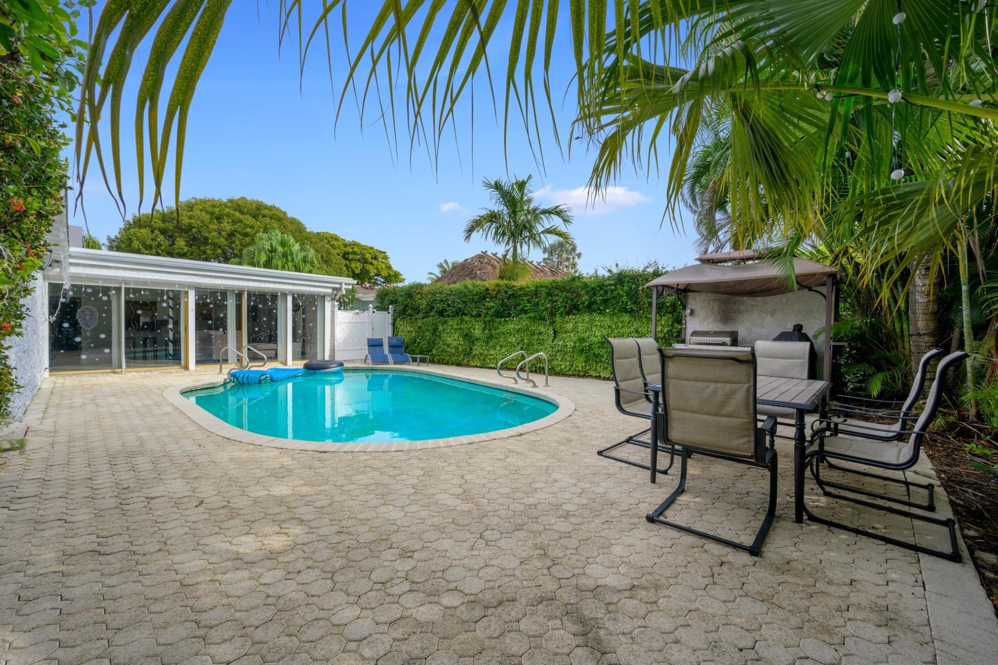 HOLLYWOOD GOLF ESTATES SE - Residential