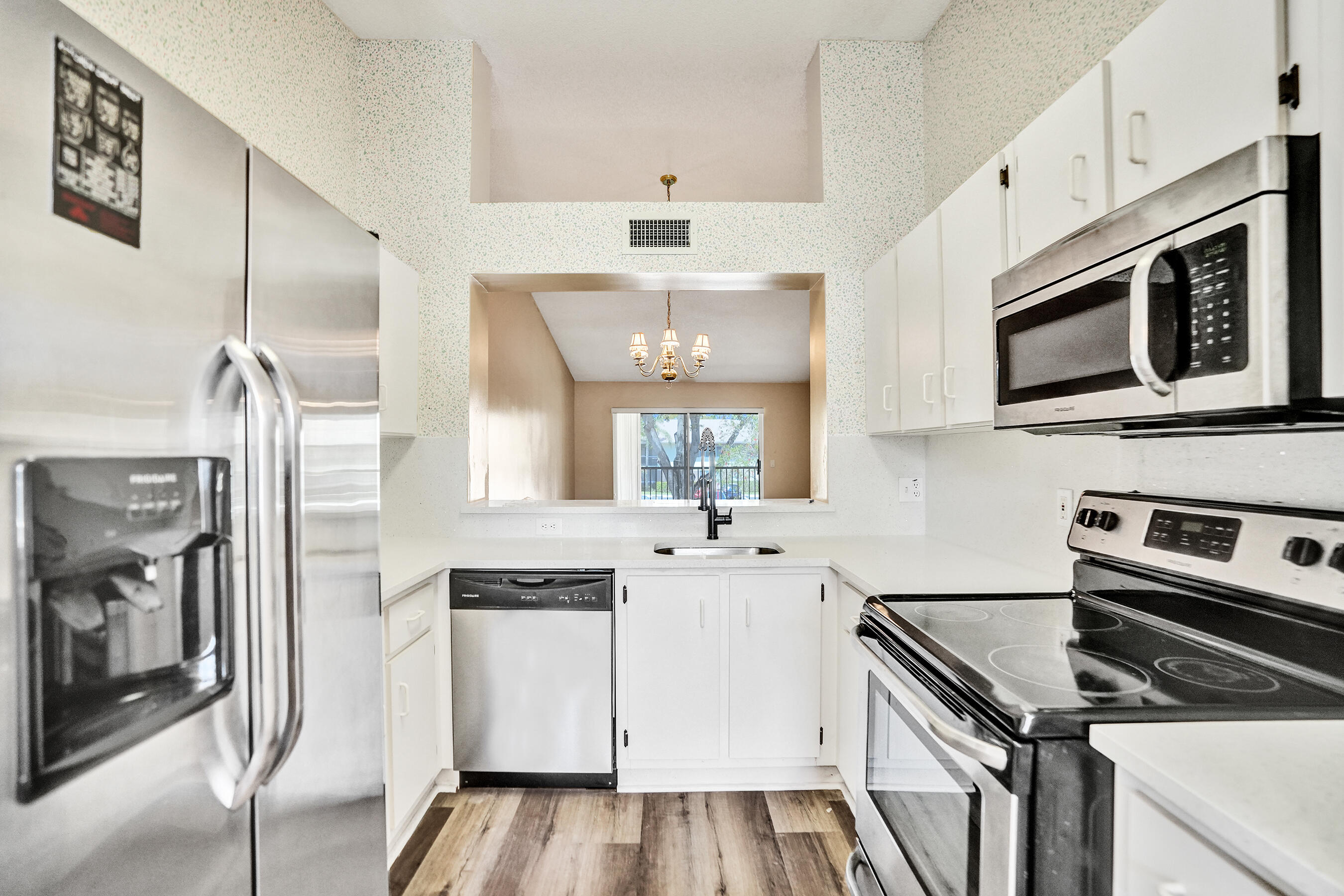 Updated 2nd floor unit in Trent - one of Kings Point's most desirable neighborhoods. Featuring laminate flooring throughout the living areas, and an updated kitchen with quartz counters and stainless steel appliances.