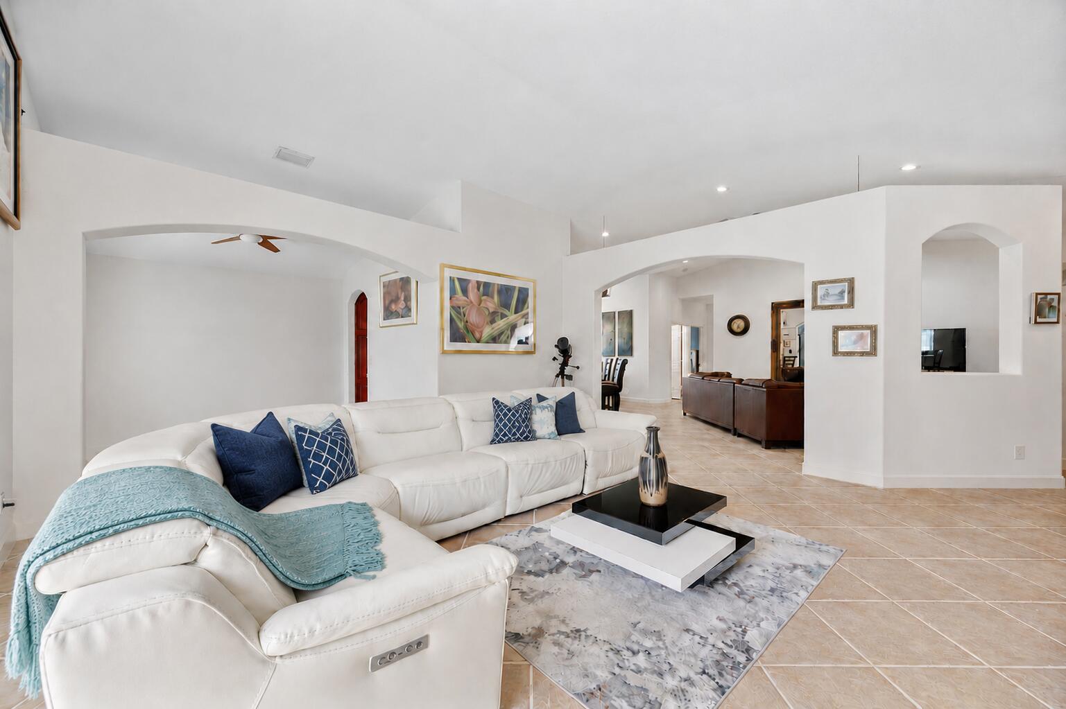 WINDSOR PALMS - Residential